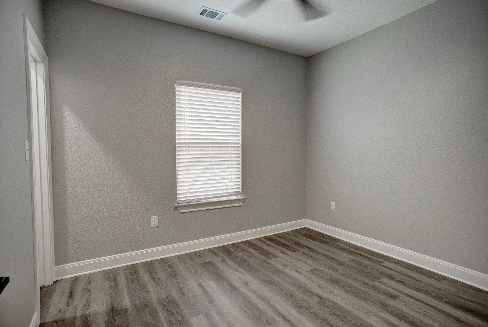 121 S Kanaio Dr, Bastrop, TX 78602