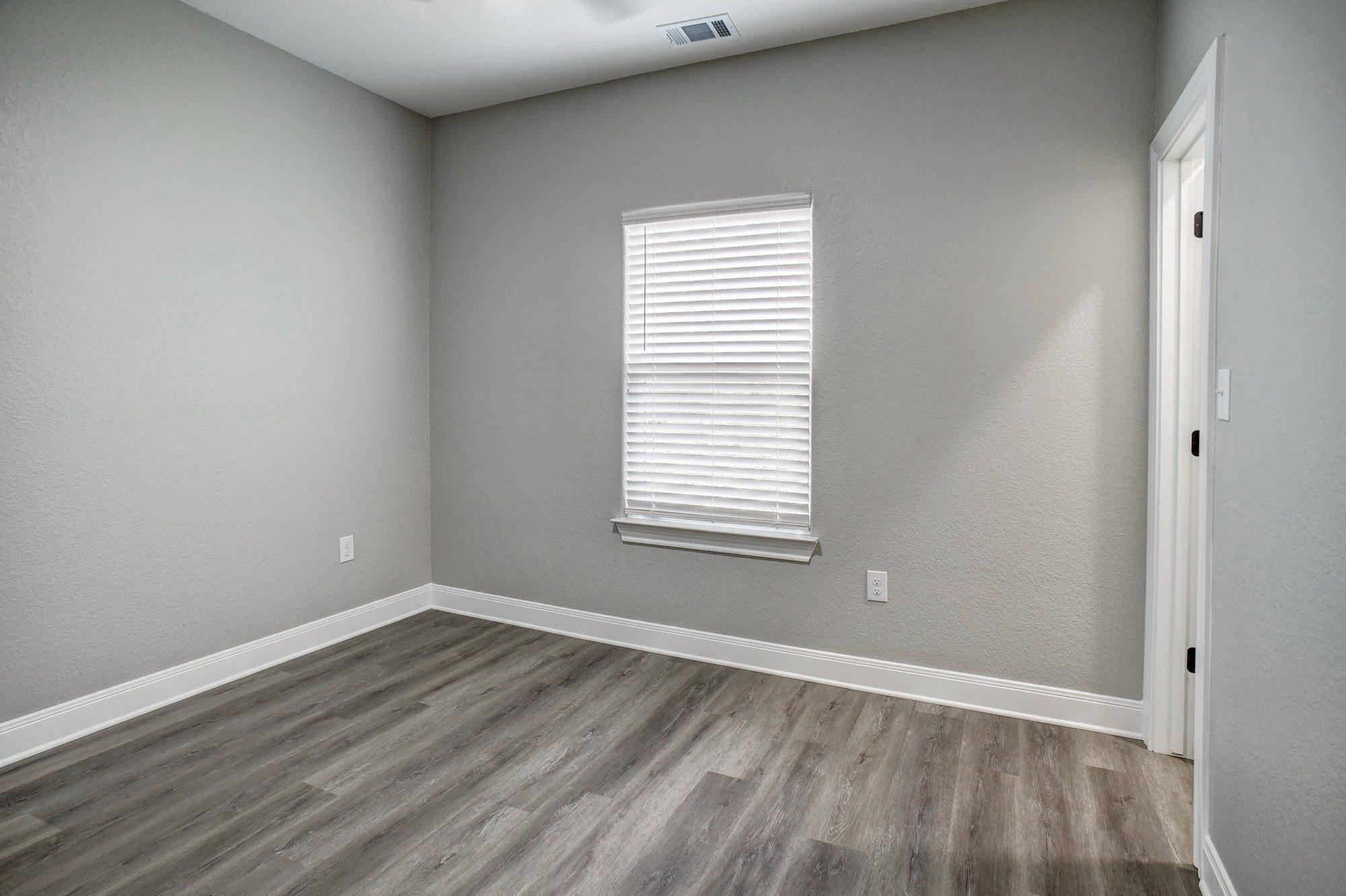 121 S Kanaio Dr, Bastrop, TX 78602
