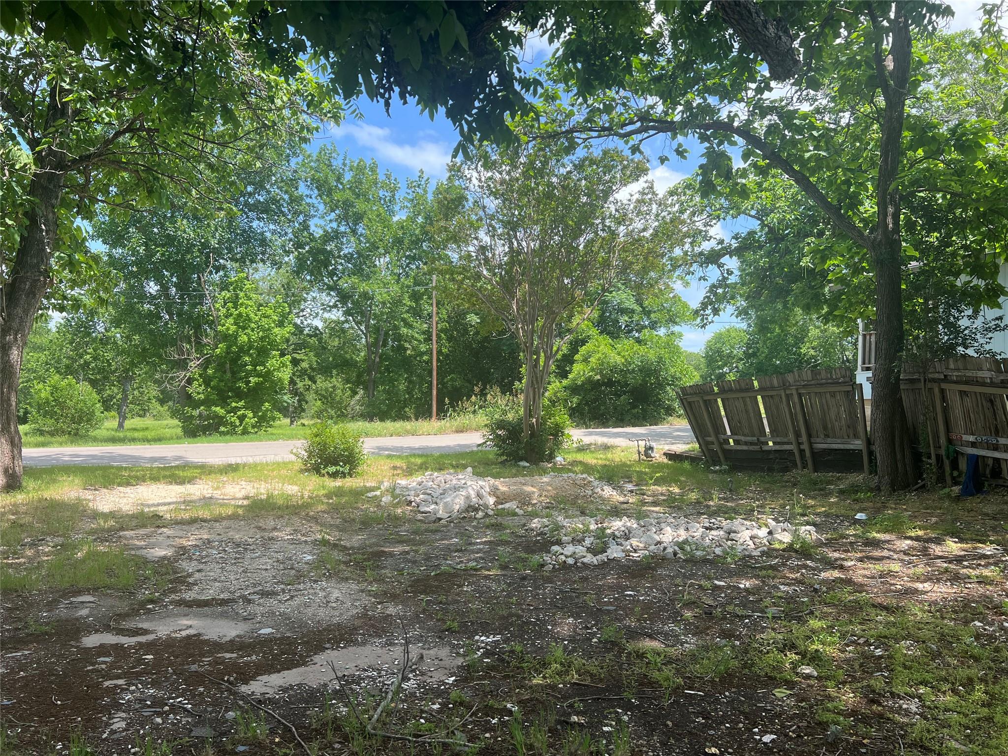 711 Burkett St, Taylor, TX 76574
