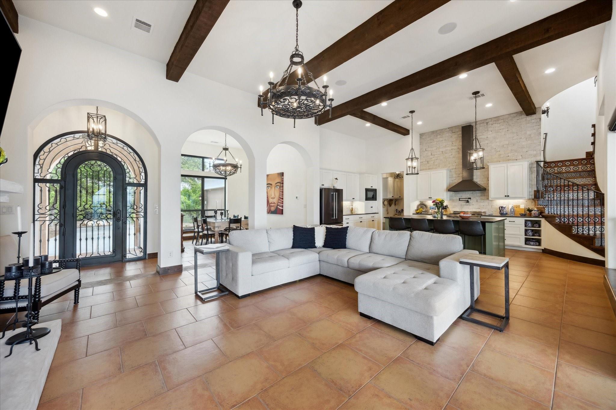 5400 Canyon Oaks Dr, Lago Vista, TX 78645