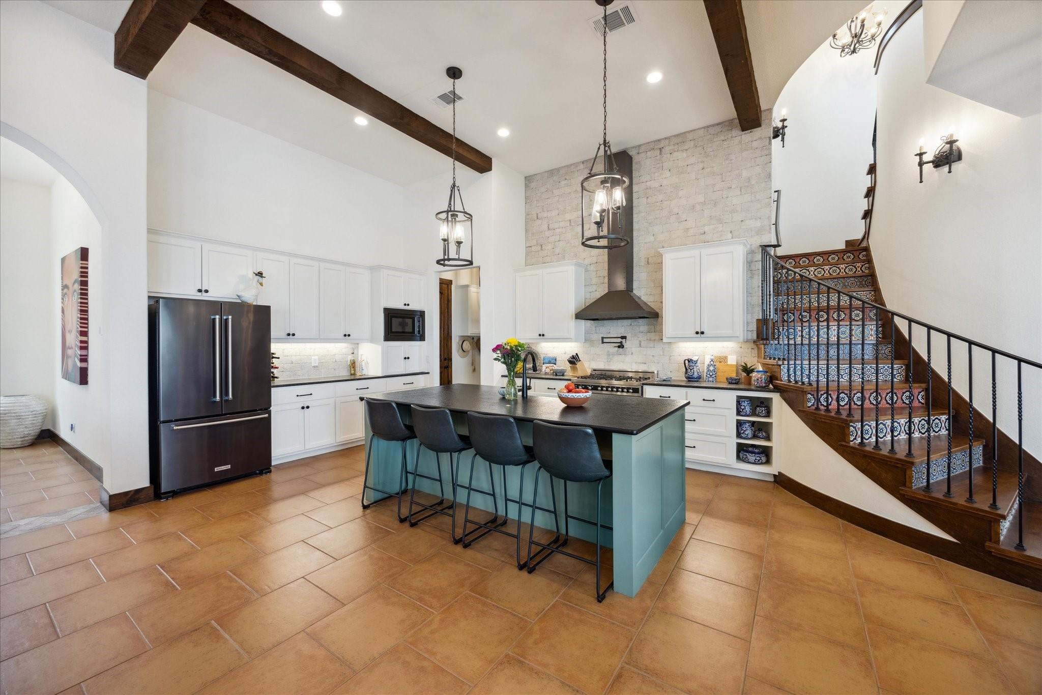 5400 Canyon Oaks Dr, Lago Vista, TX 78645