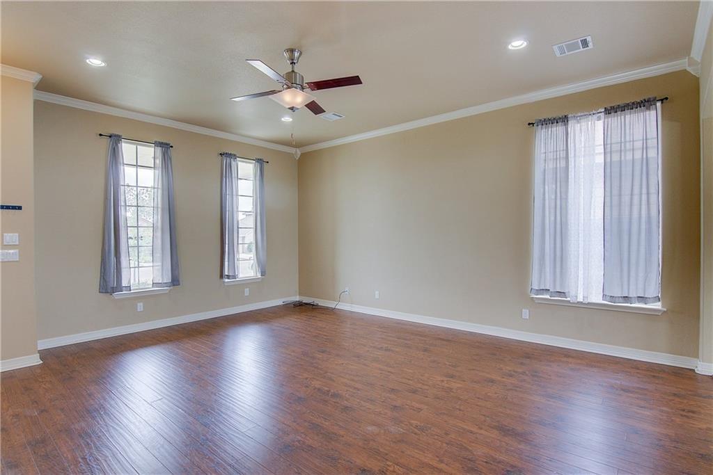 221 Geode Ln, Jarrell, TX 76537