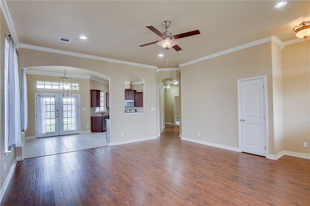 221 Geode Ln, Jarrell, TX 76537