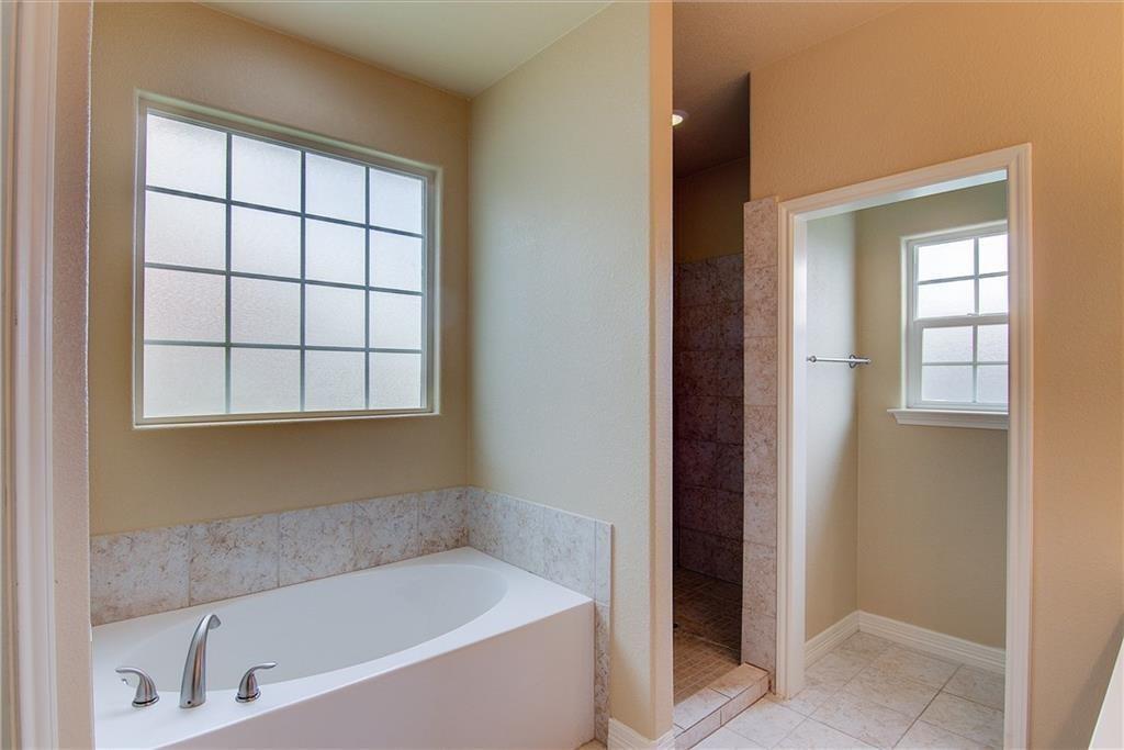 221 Geode Ln, Jarrell, TX 76537