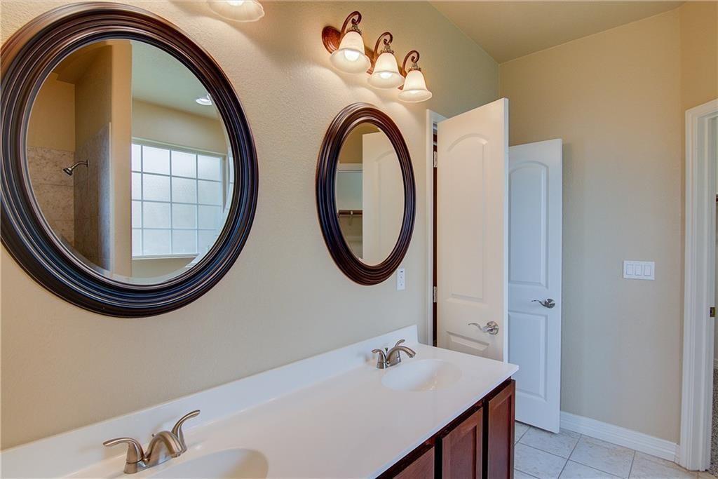 221 Geode Ln, Jarrell, TX 76537