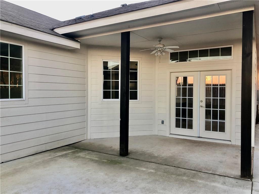 221 Geode Ln, Jarrell, TX 76537