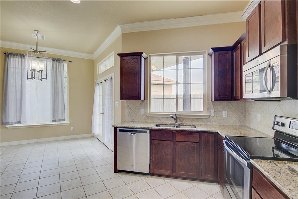 221 Geode Ln, Jarrell, TX 76537