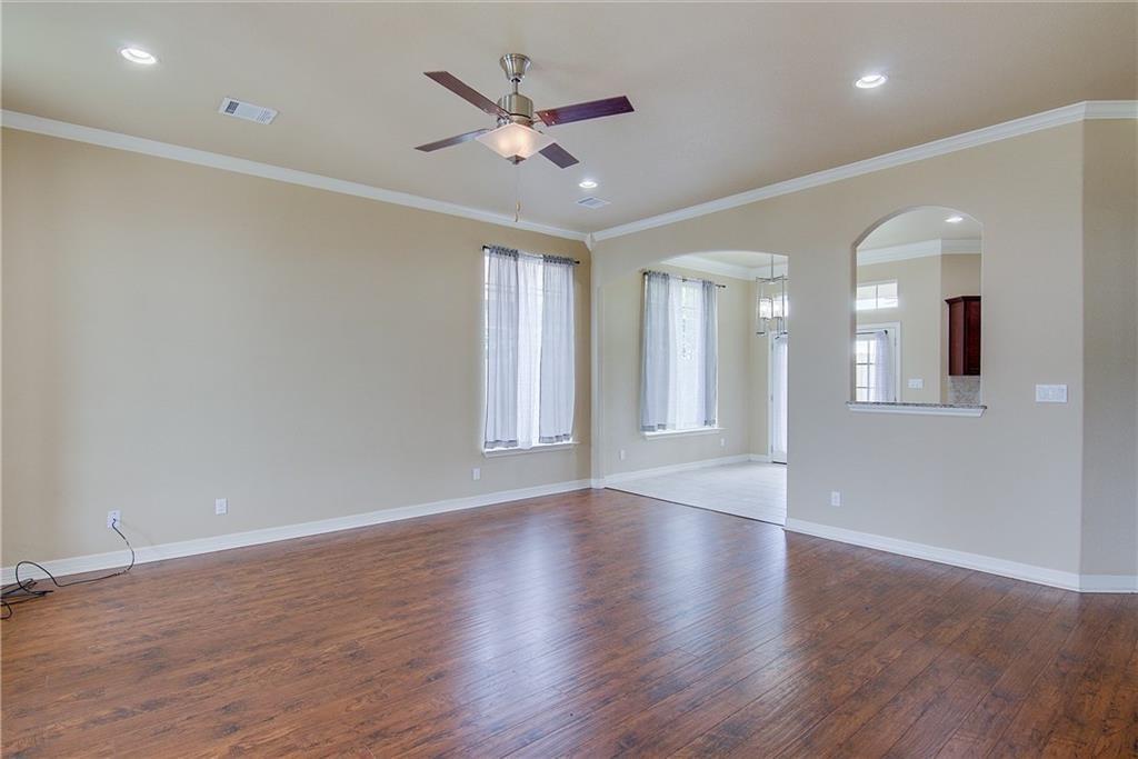 221 Geode Ln, Jarrell, TX 76537