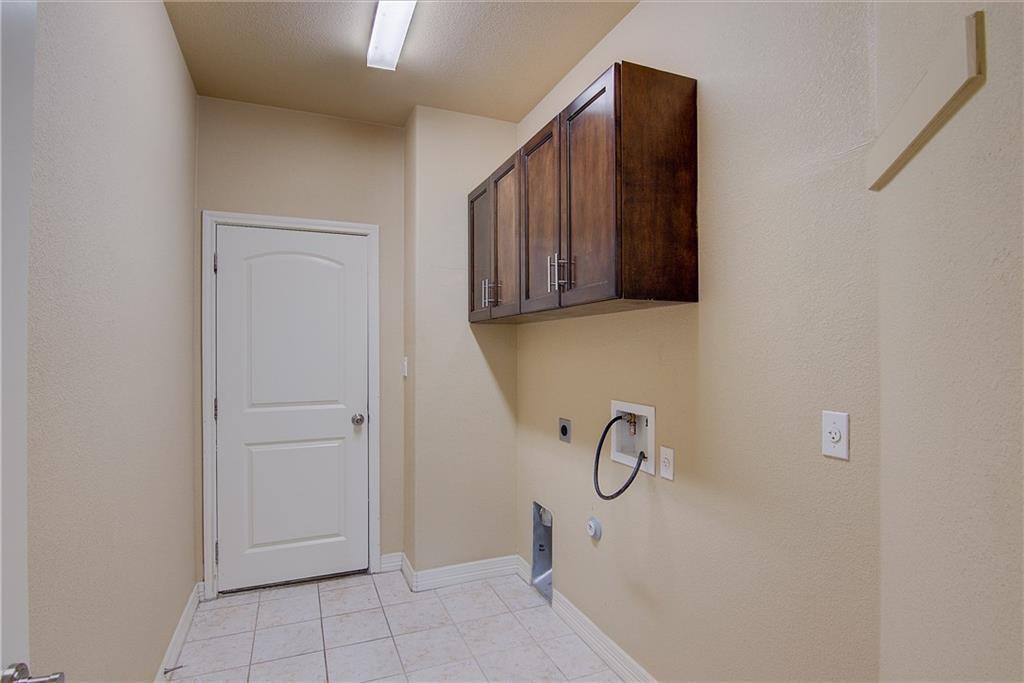 221 Geode Ln, Jarrell, TX 76537