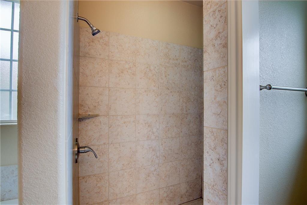 221 Geode Ln, Jarrell, TX 76537