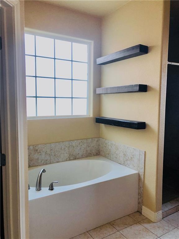221 Geode Ln, Jarrell, TX 76537
