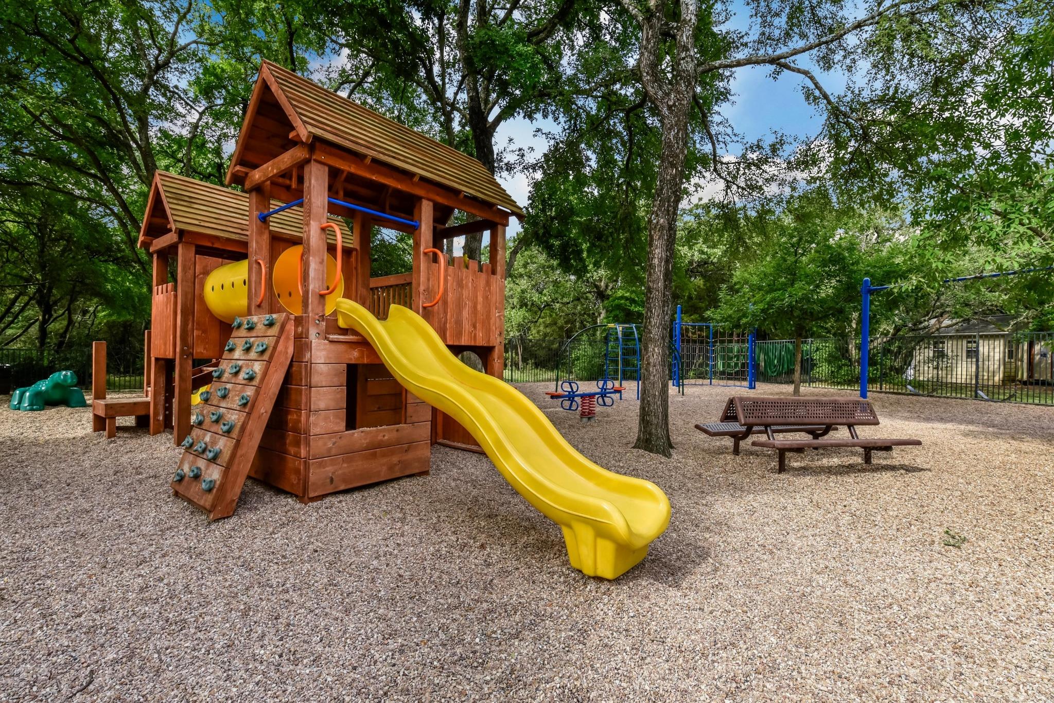 5212 Crystal Water Dr, Austin, TX 78735