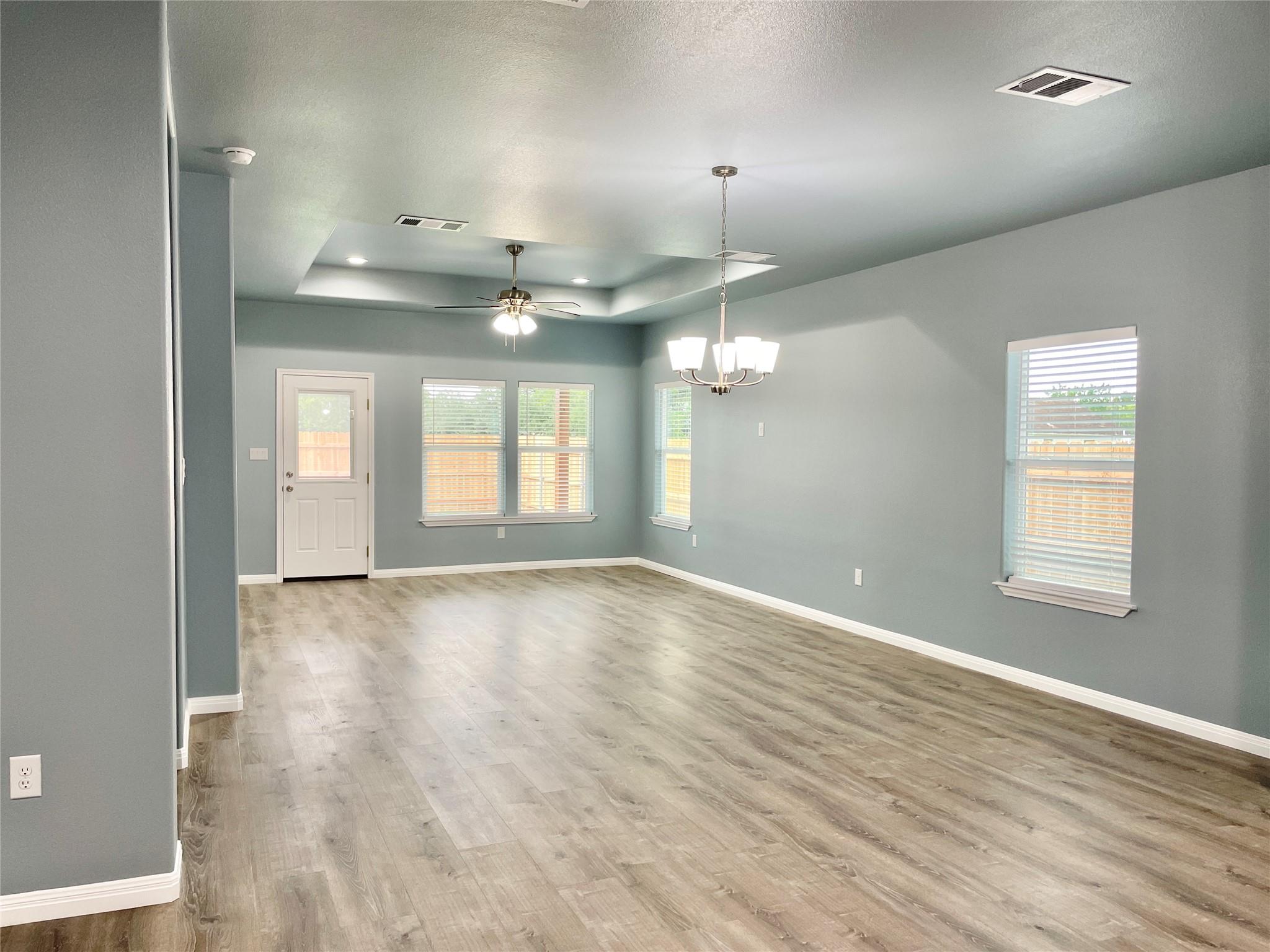 982 S Navarro St, Giddings, TX 78942
