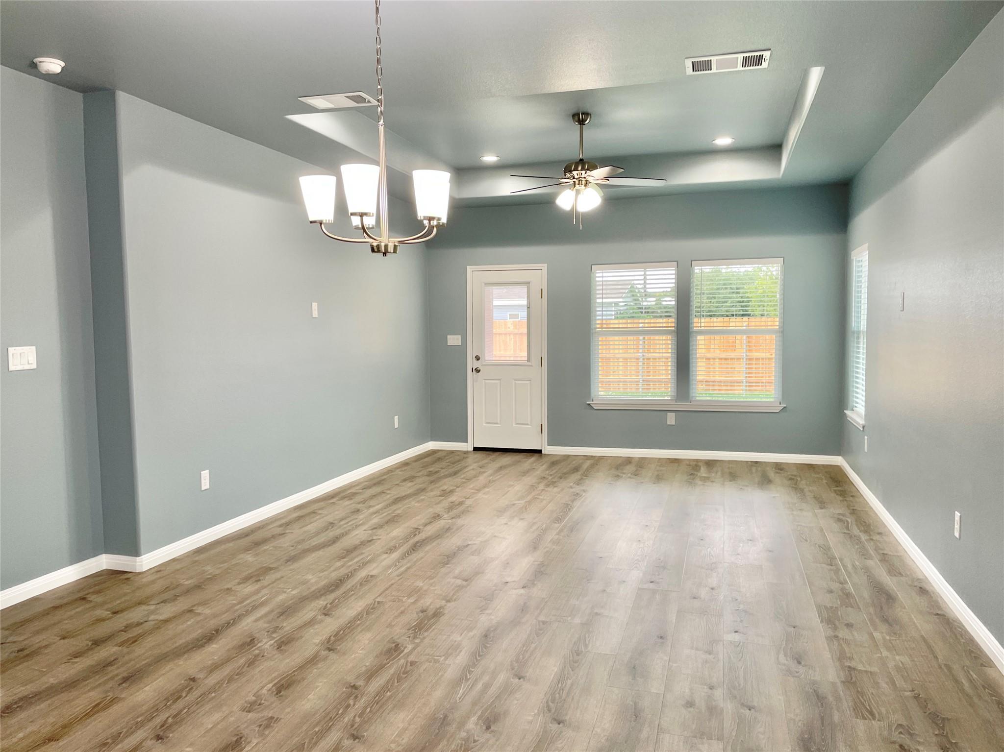 982 S Navarro St, Giddings, TX 78942