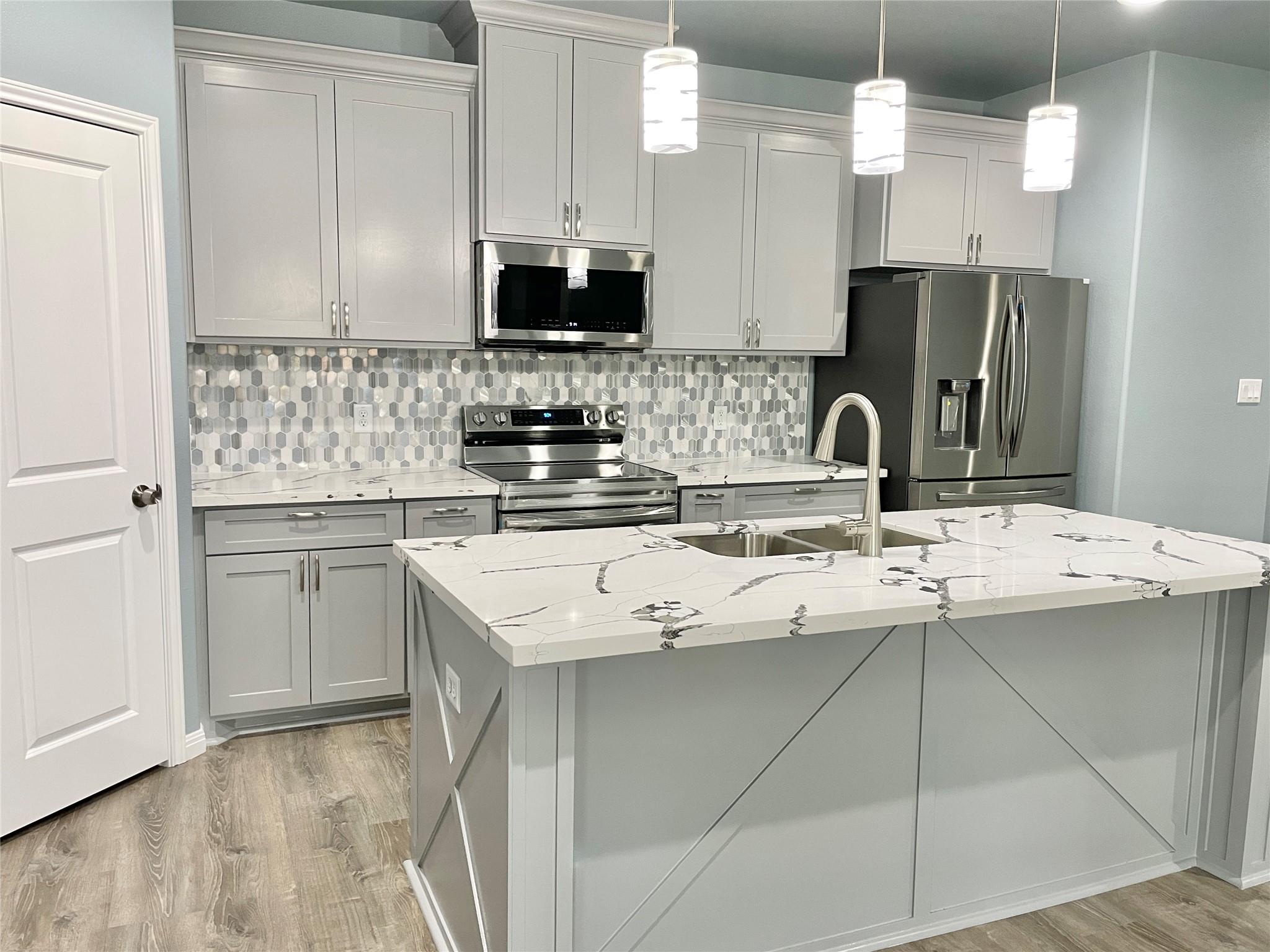 982 S Navarro St, Giddings, TX 78942