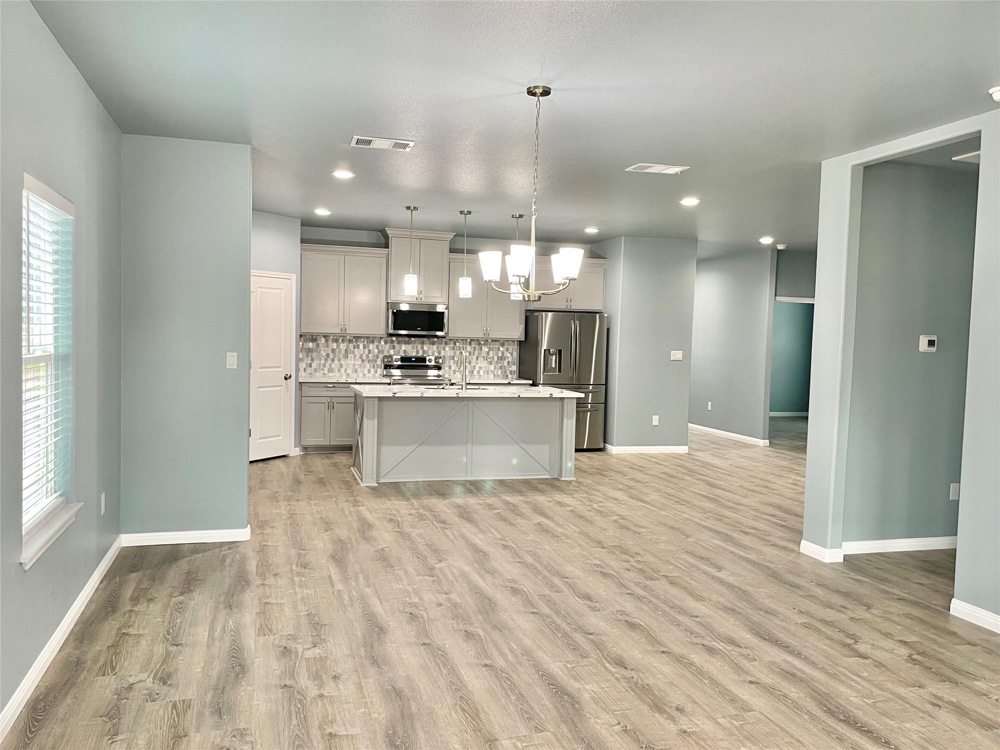 982 S Navarro St, Giddings, TX 78942