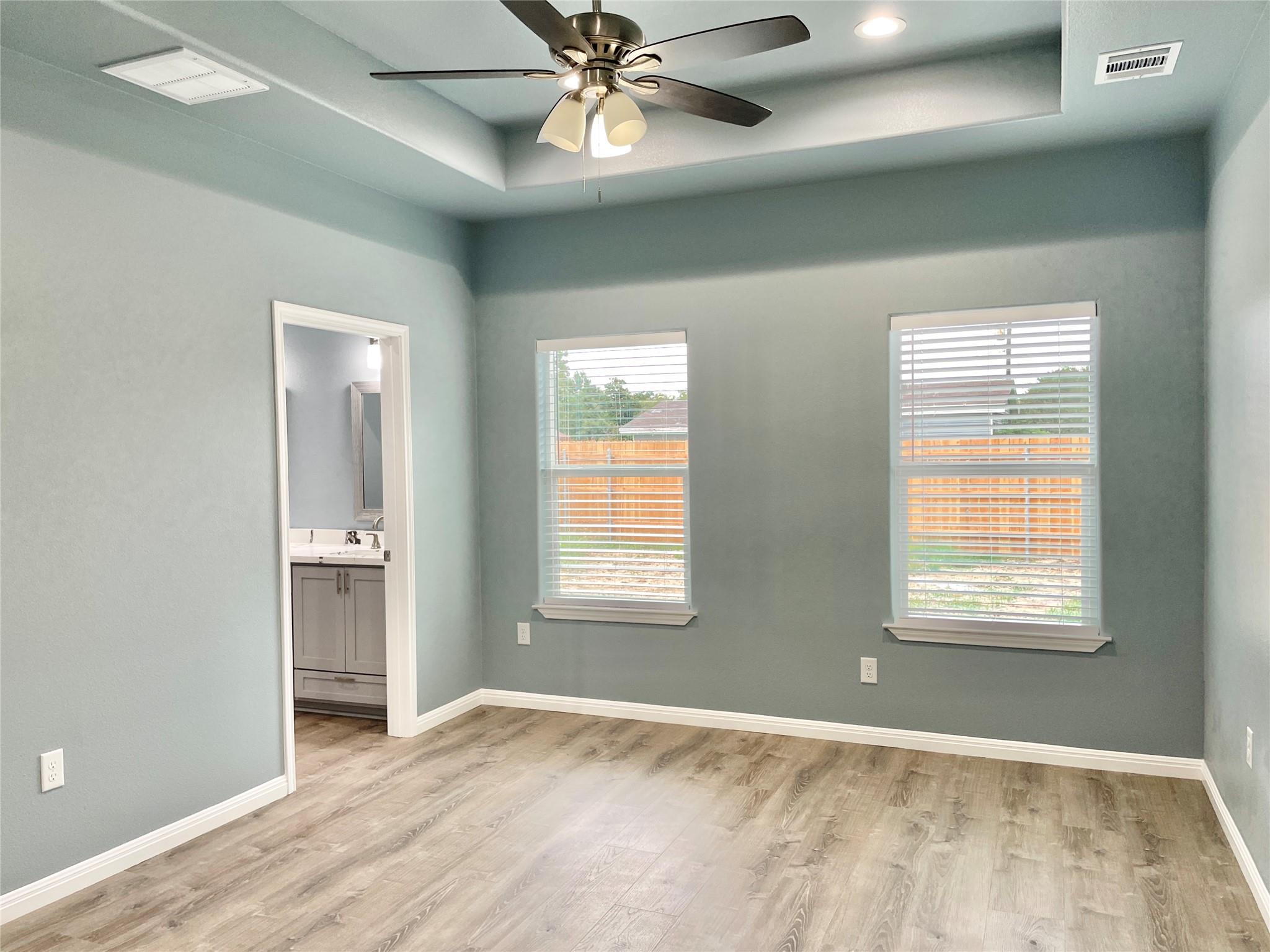 982 S Navarro St, Giddings, TX 78942