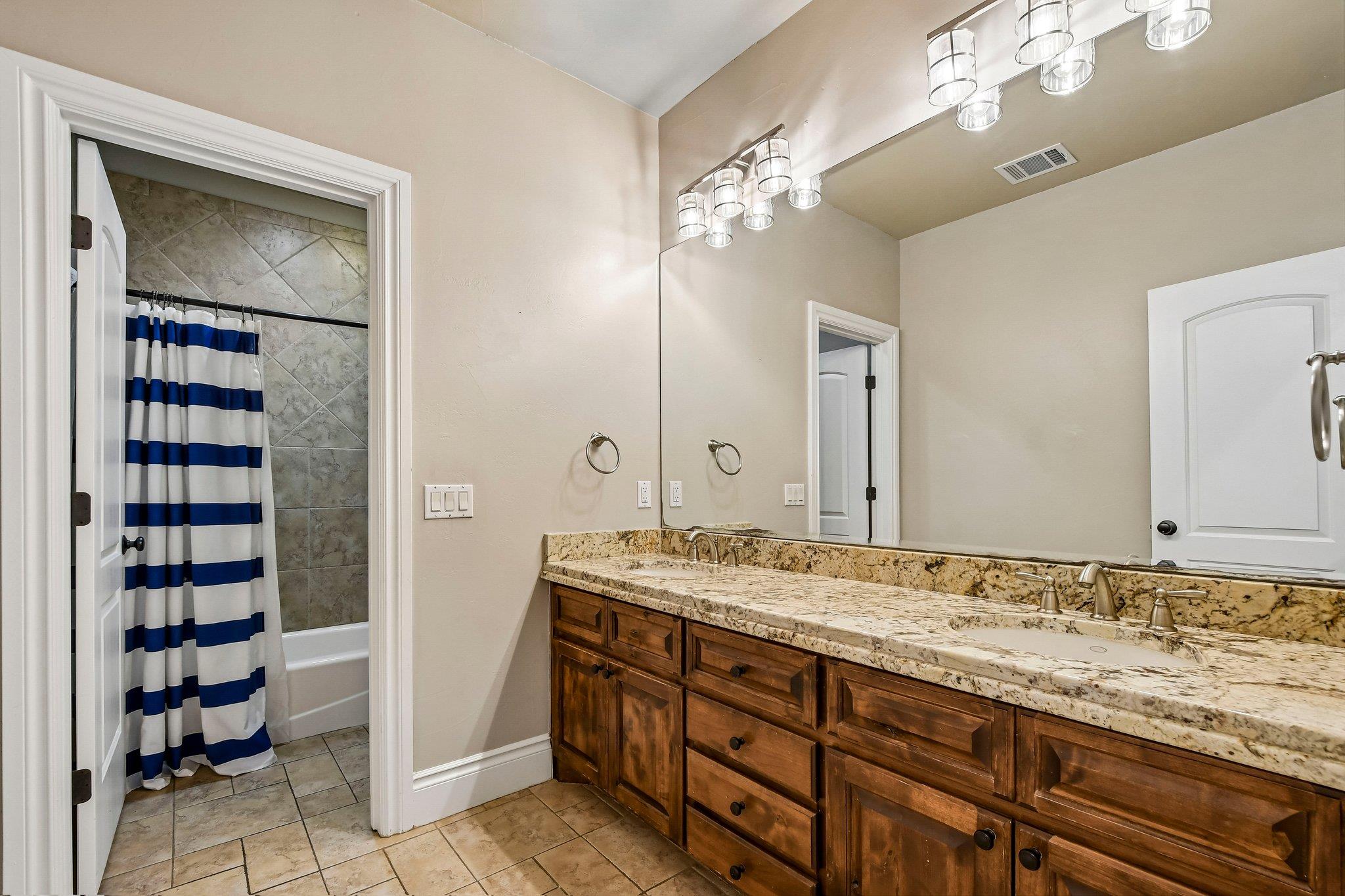 14 CAMWOOD Trl, The Hills, TX 78738