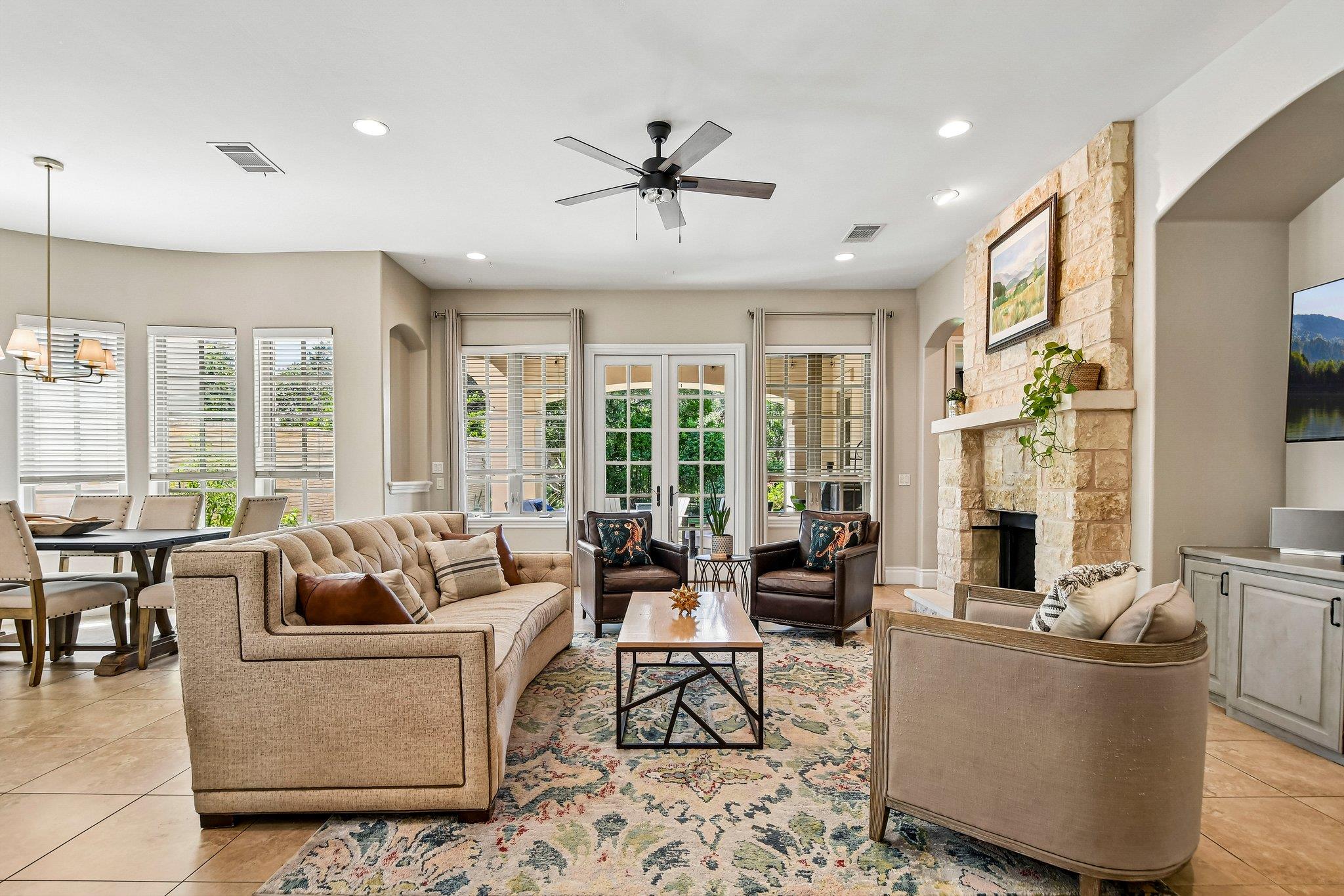 14 CAMWOOD Trl, The Hills, TX 78738