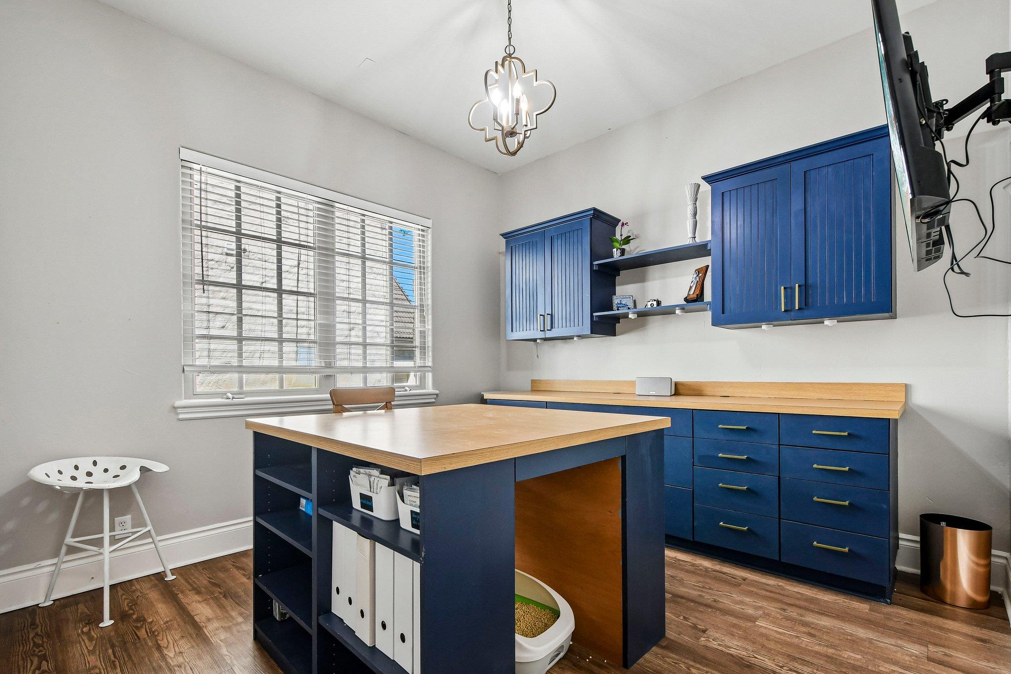 14 CAMWOOD Trl, The Hills, TX 78738