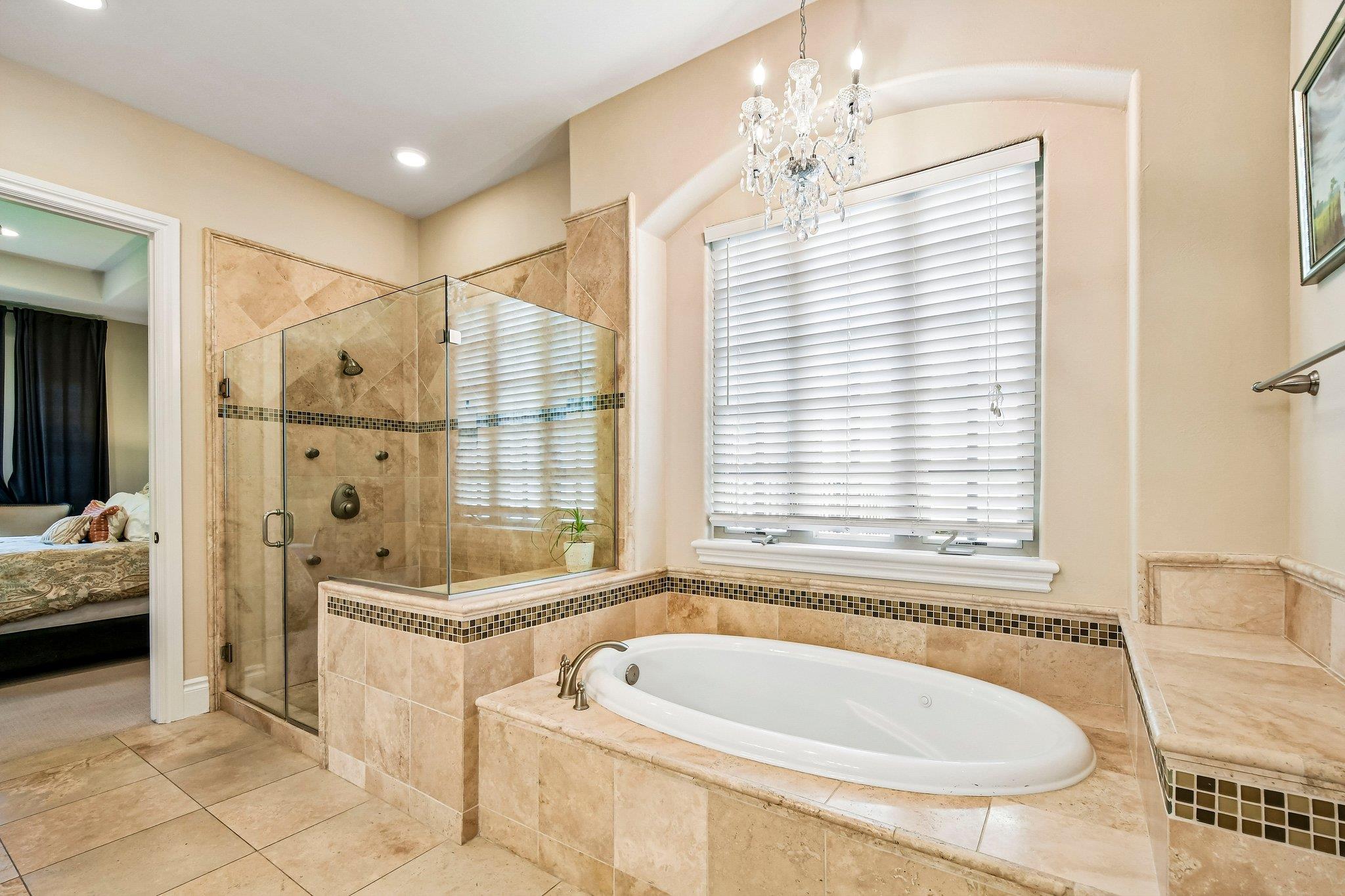 14 CAMWOOD Trl, The Hills, TX 78738