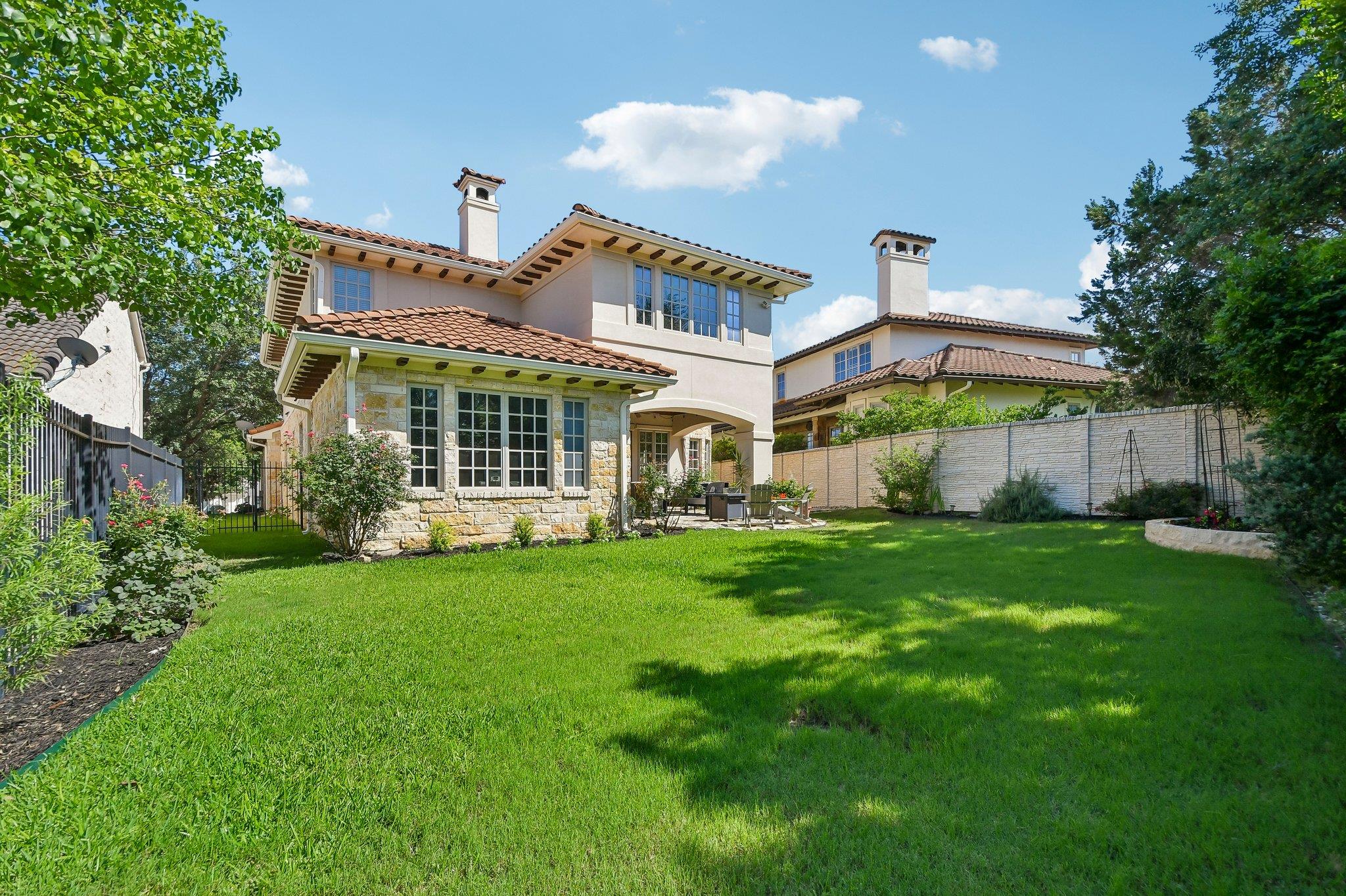 14 CAMWOOD Trl, The Hills, TX 78738