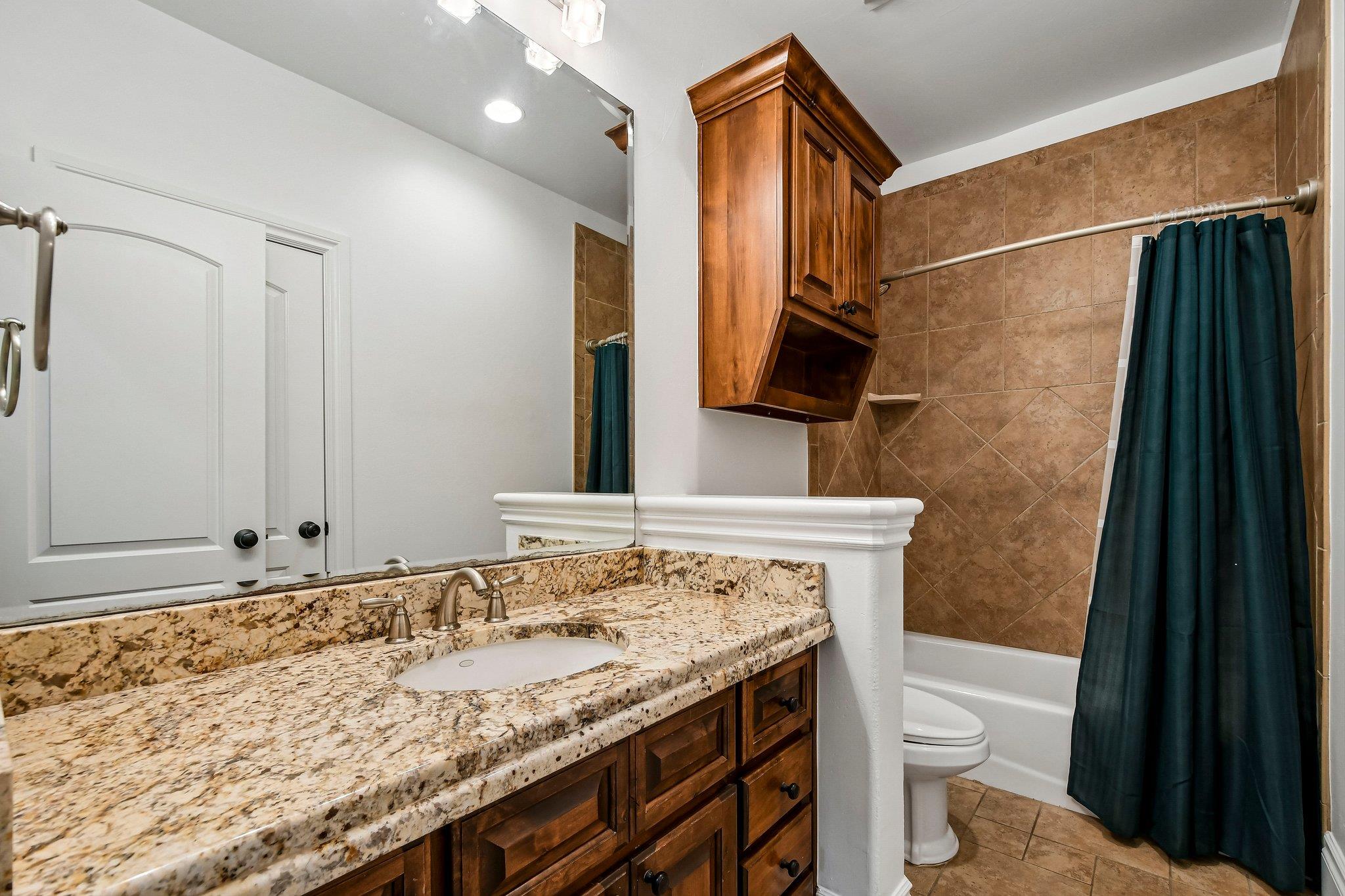 14 CAMWOOD Trl, The Hills, TX 78738