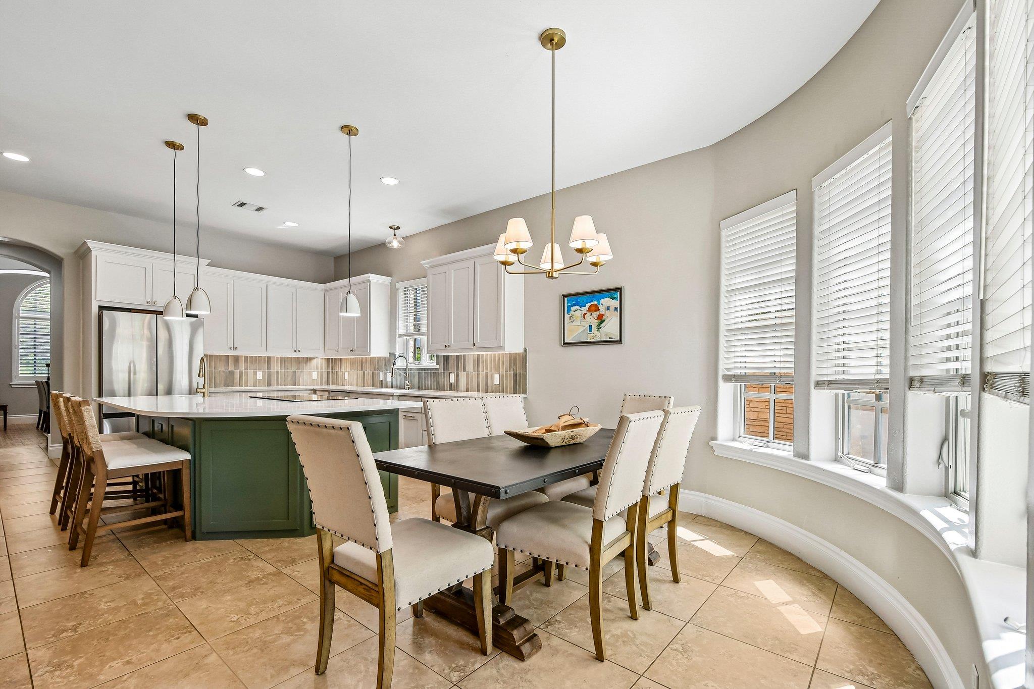 14 CAMWOOD Trl, The Hills, TX 78738