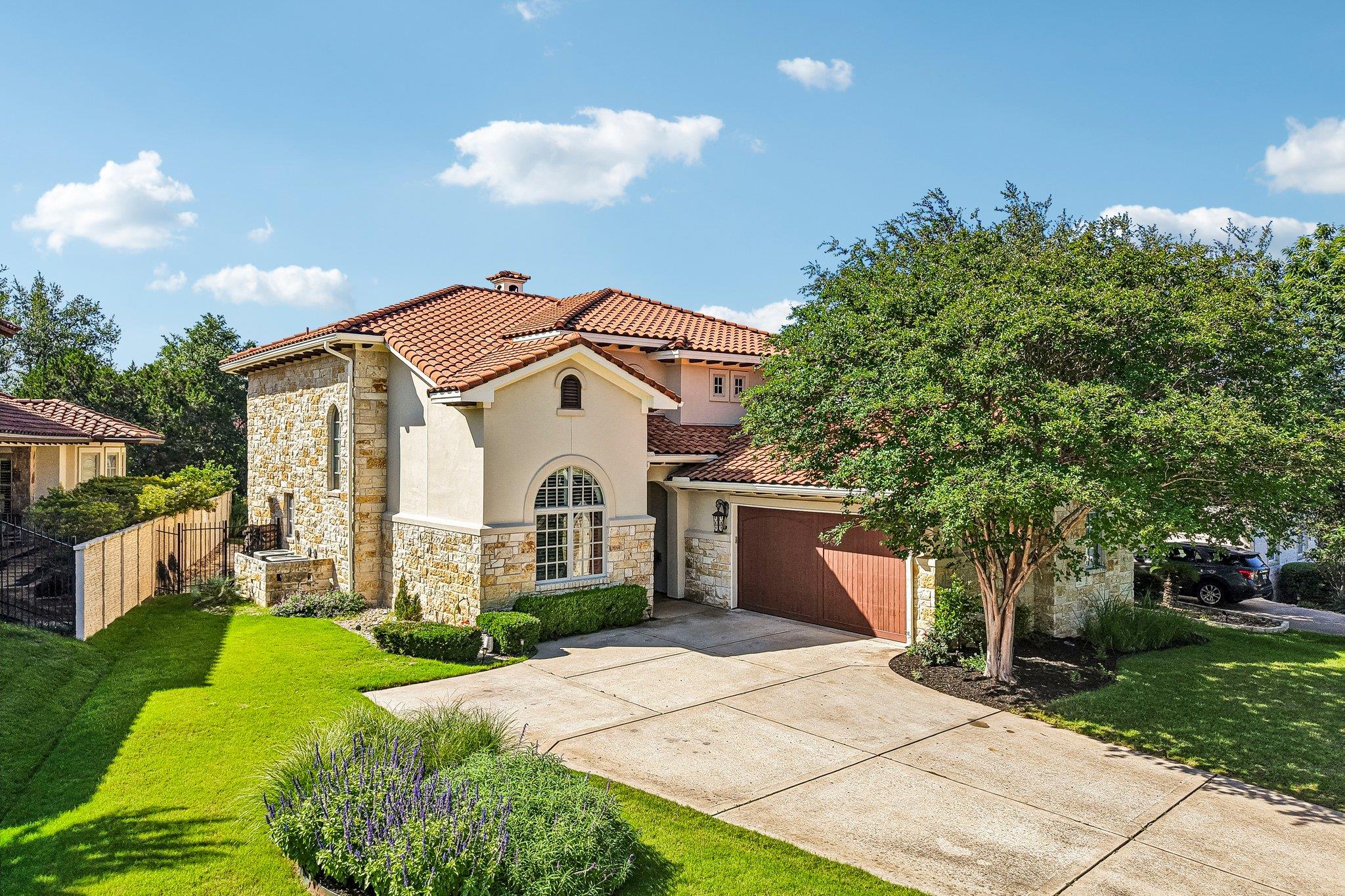 14 CAMWOOD Trl, The Hills, TX 78738