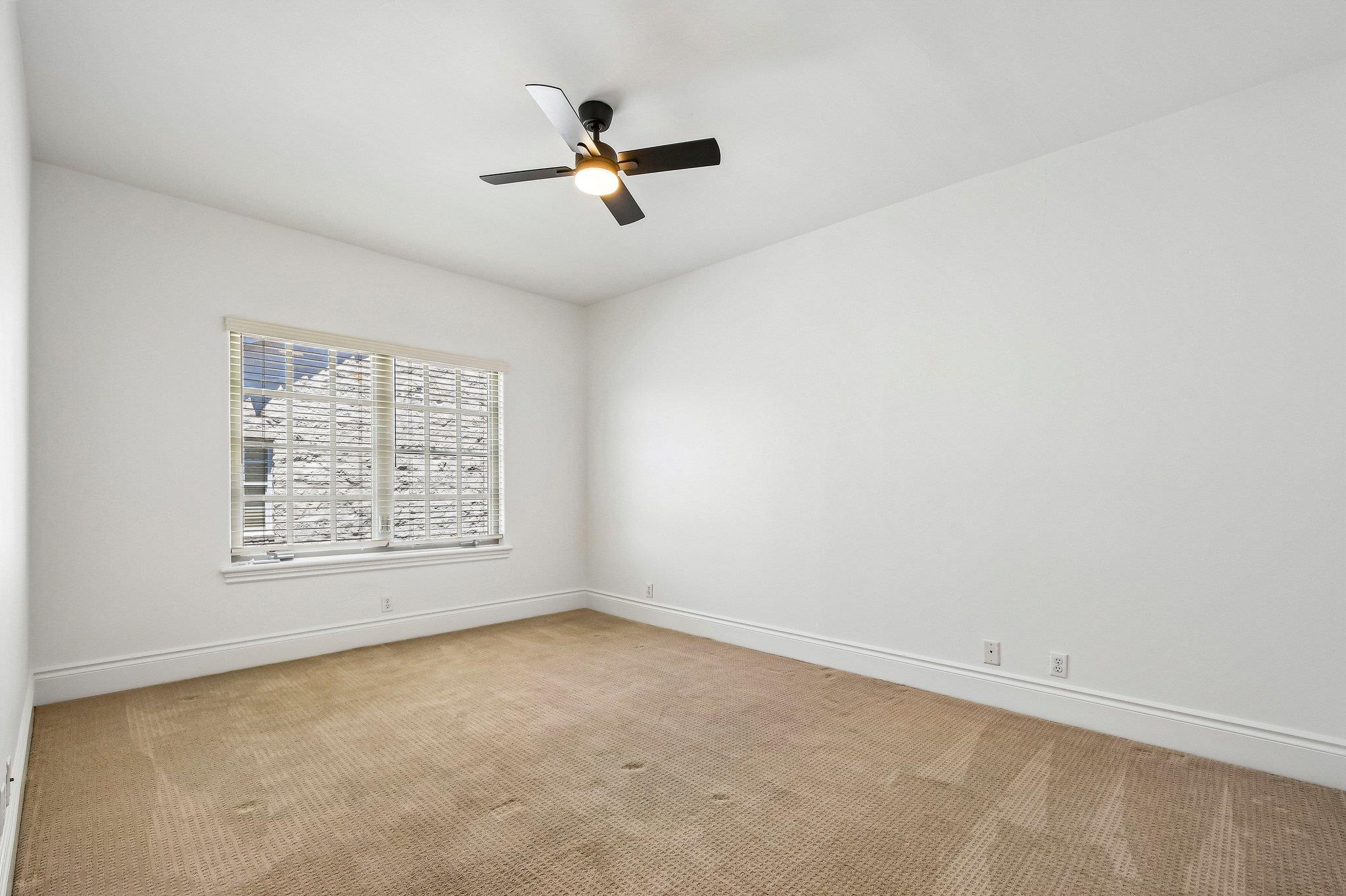 14 CAMWOOD Trl, The Hills, TX 78738