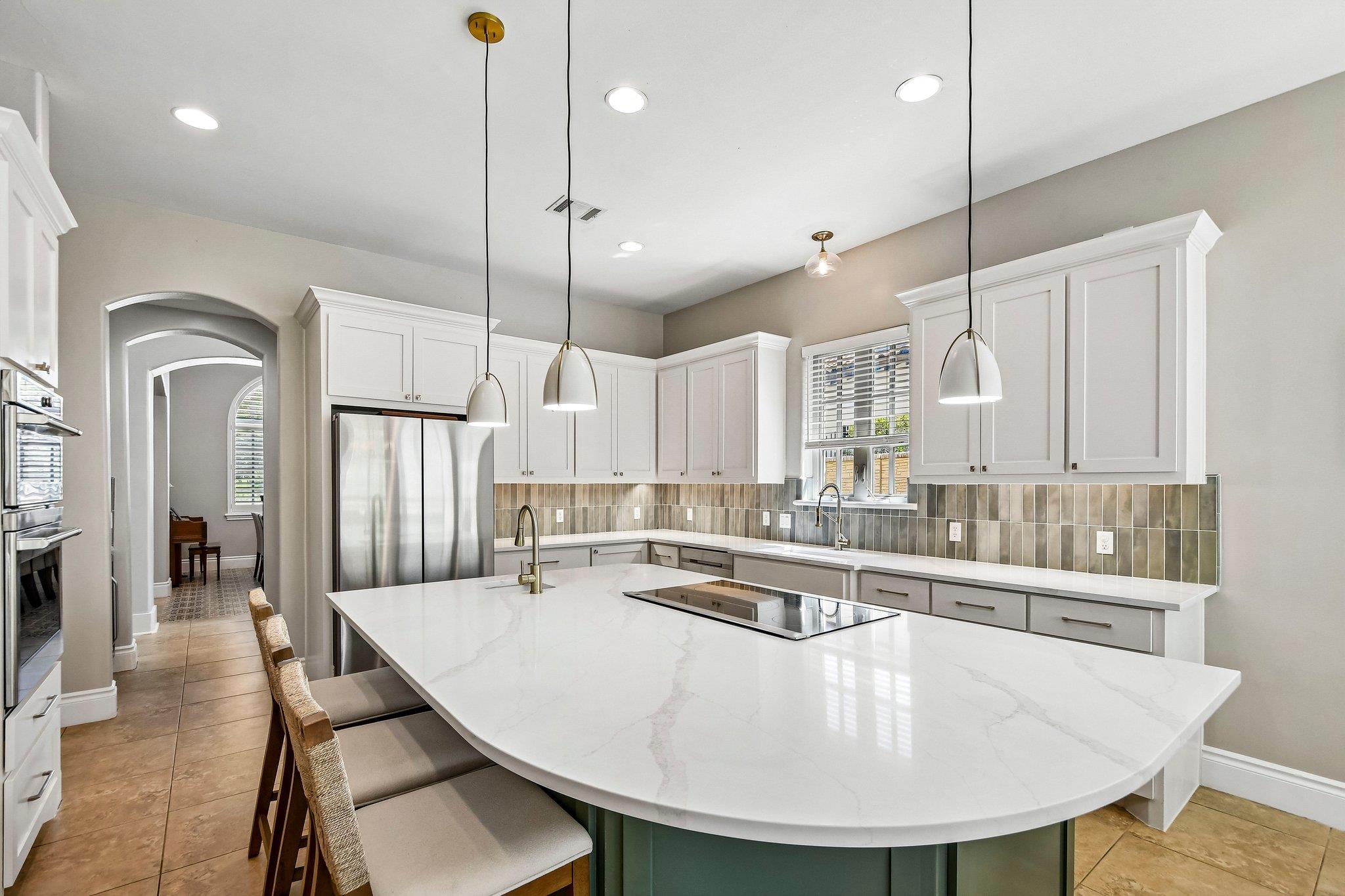 14 CAMWOOD Trl, The Hills, TX 78738