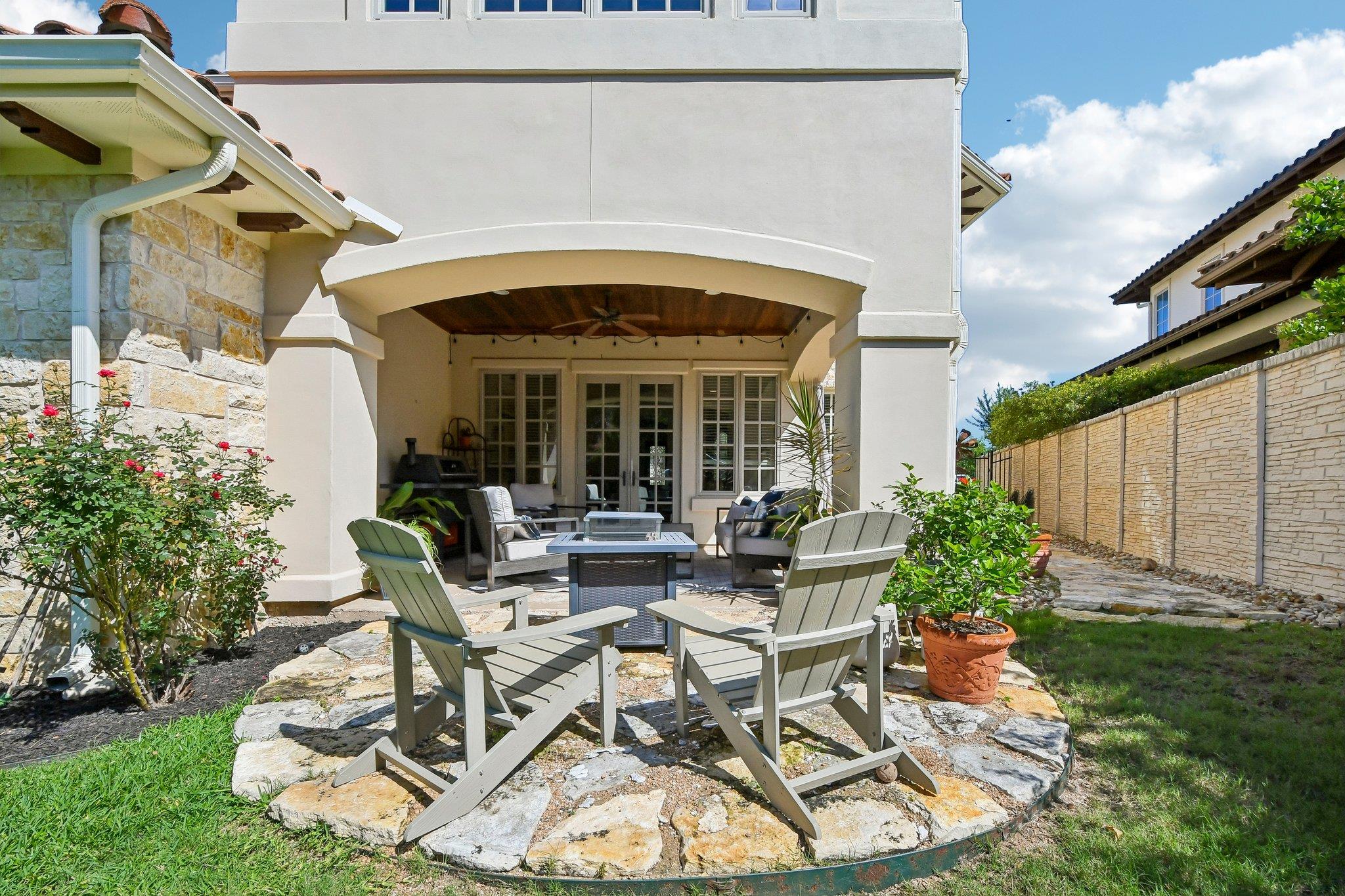 14 CAMWOOD Trl, The Hills, TX 78738