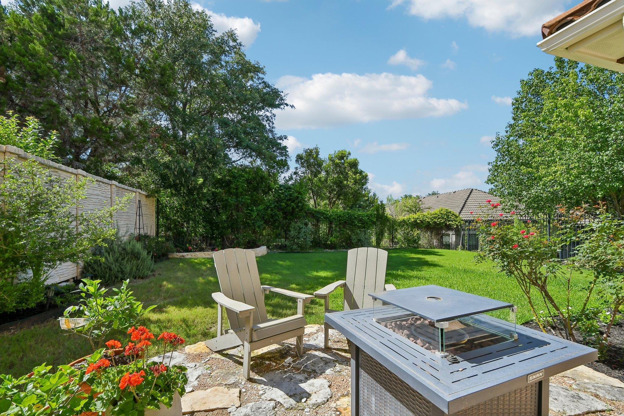 14 CAMWOOD Trl, The Hills, TX 78738