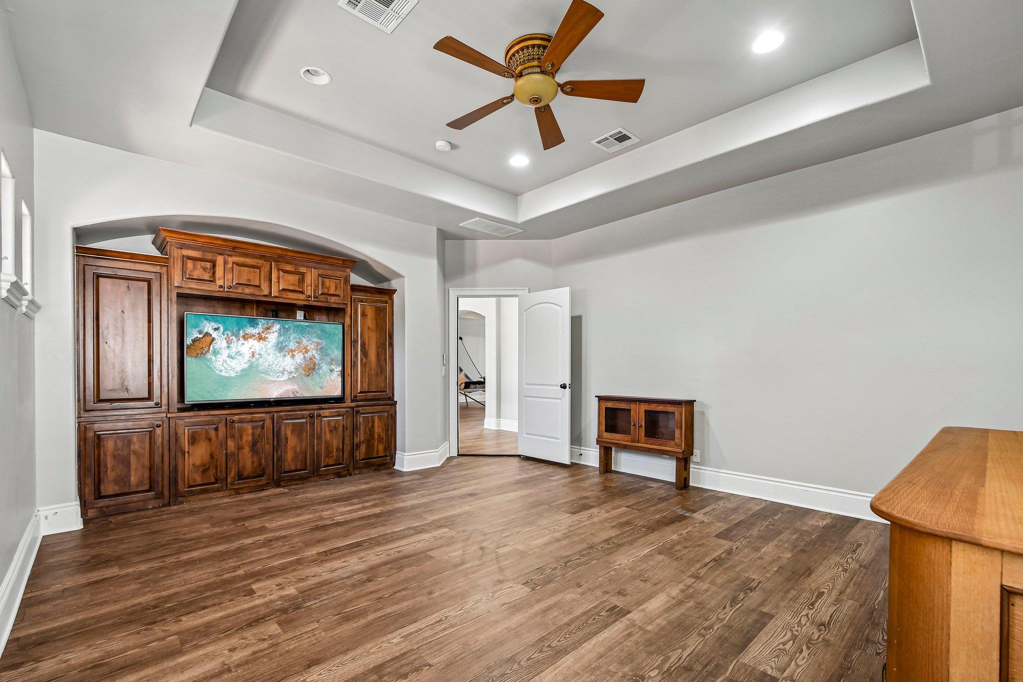 14 CAMWOOD Trl, The Hills, TX 78738