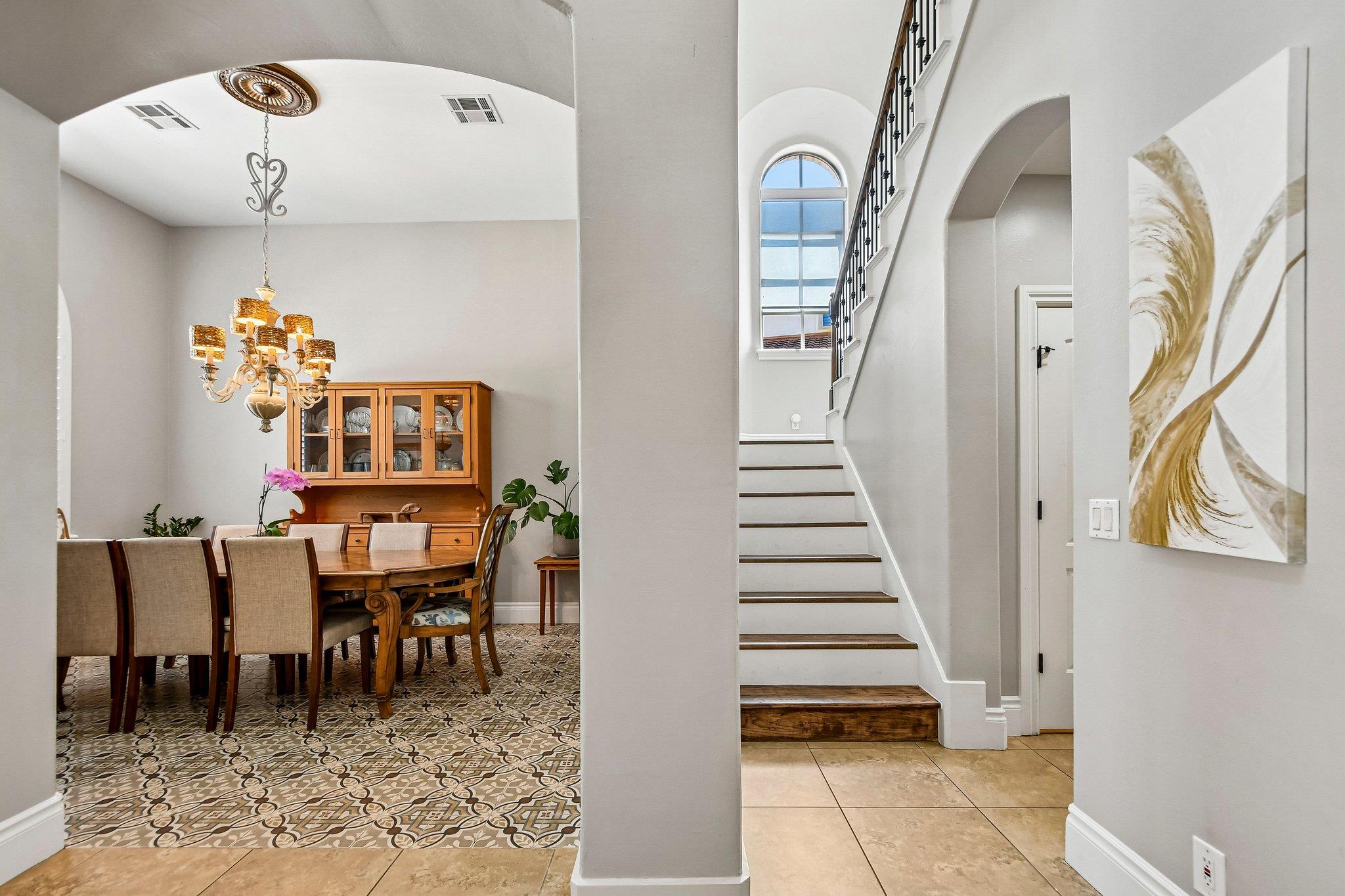 14 CAMWOOD Trl, The Hills, TX 78738