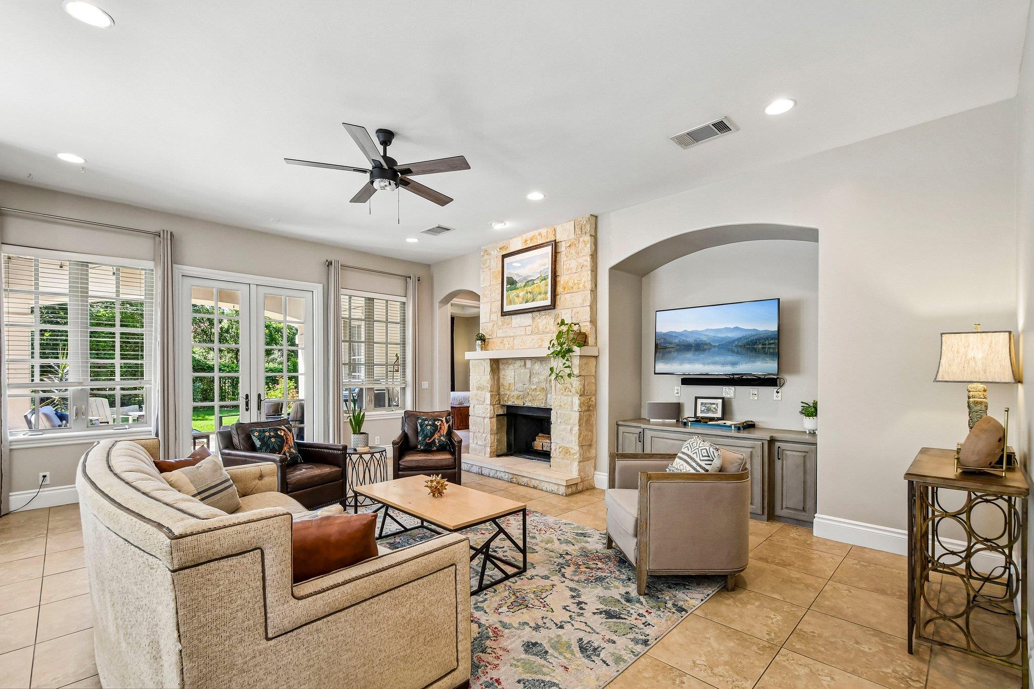 14 CAMWOOD Trl, The Hills, TX 78738