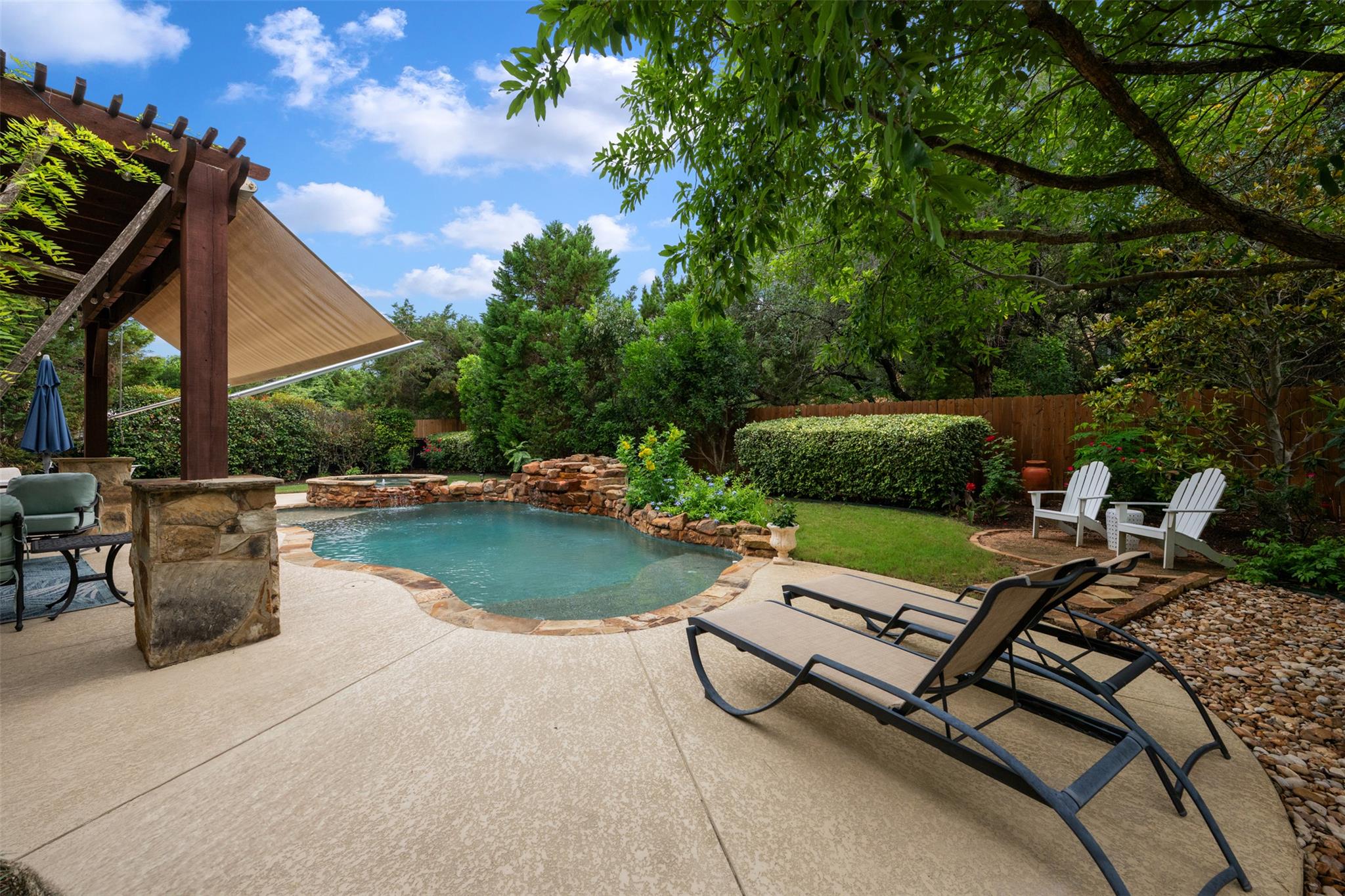 215 Lake Como Dr, Lakeway, TX 78734