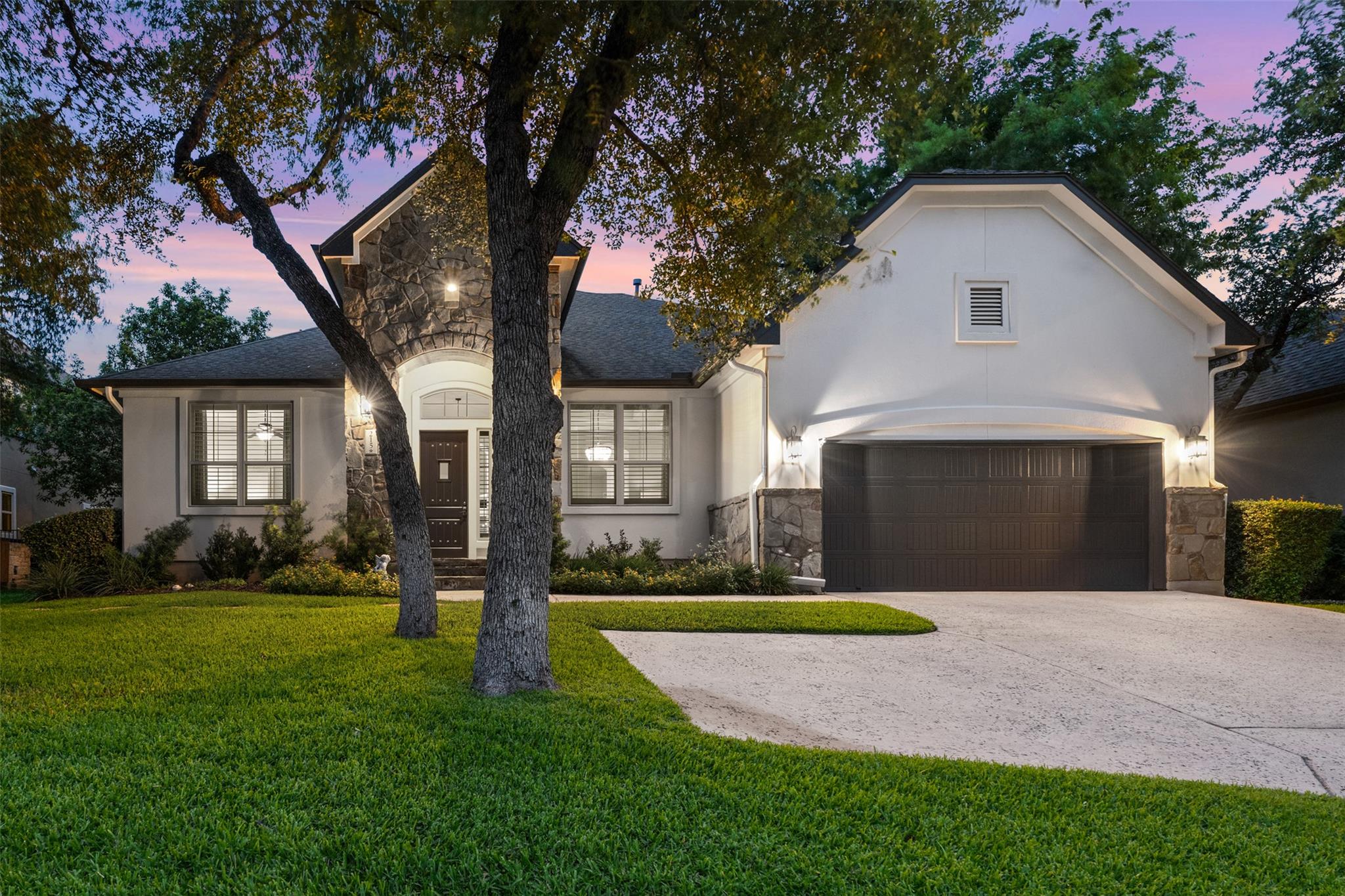 215 Lake Como Dr, Lakeway, TX 78734