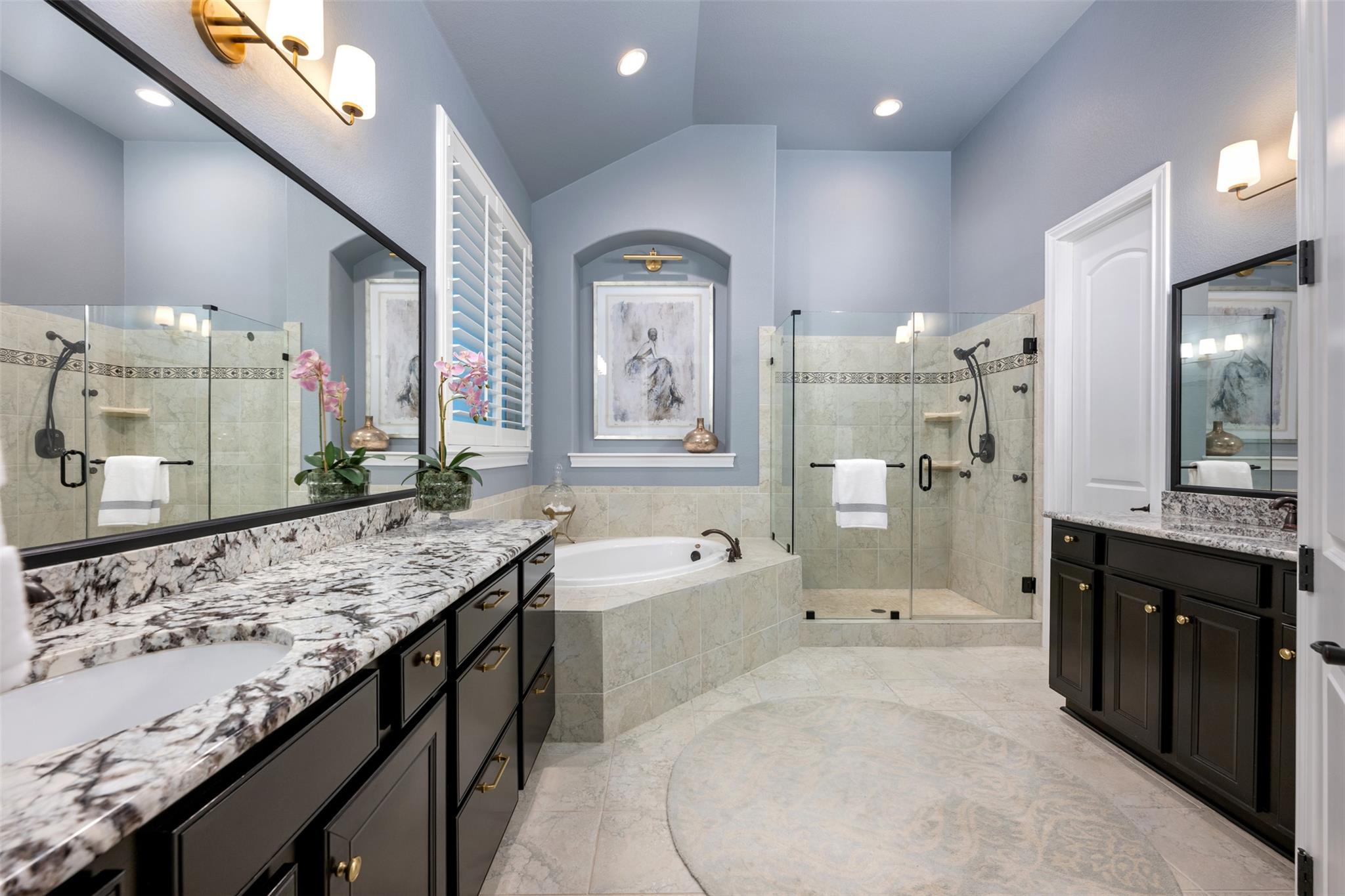 215 Lake Como Dr, Lakeway, TX 78734