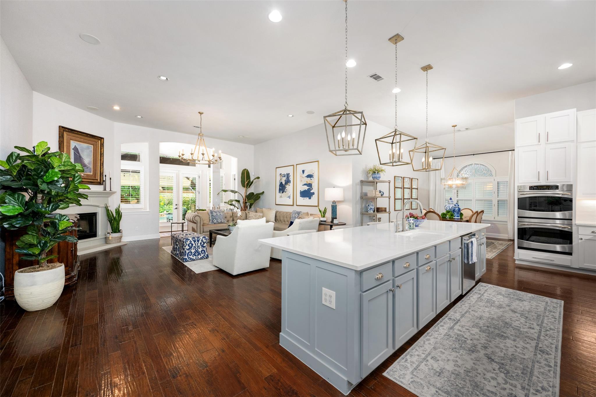 215 Lake Como Dr, Lakeway, TX 78734