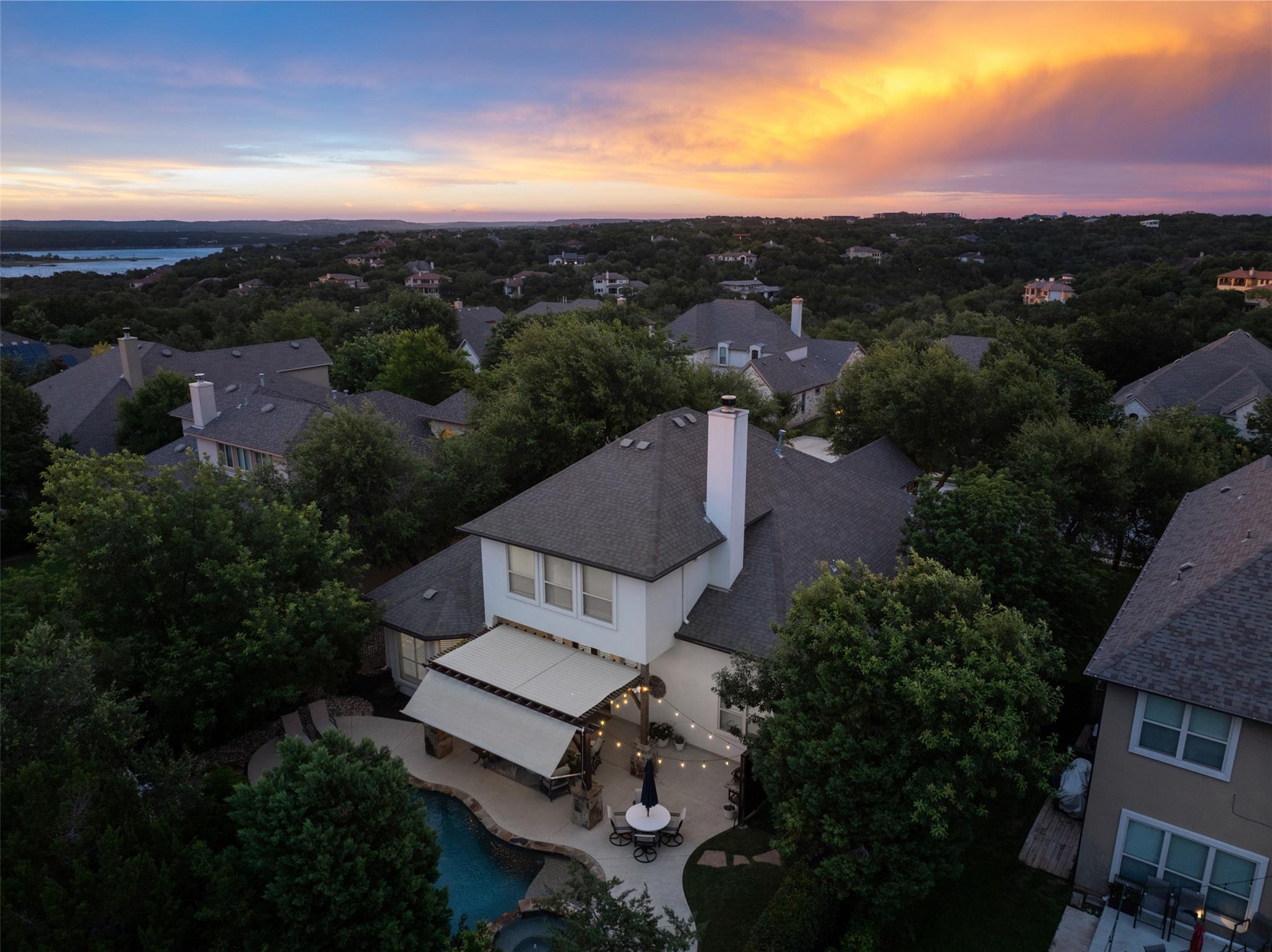 215 Lake Como Dr, Lakeway, TX 78734