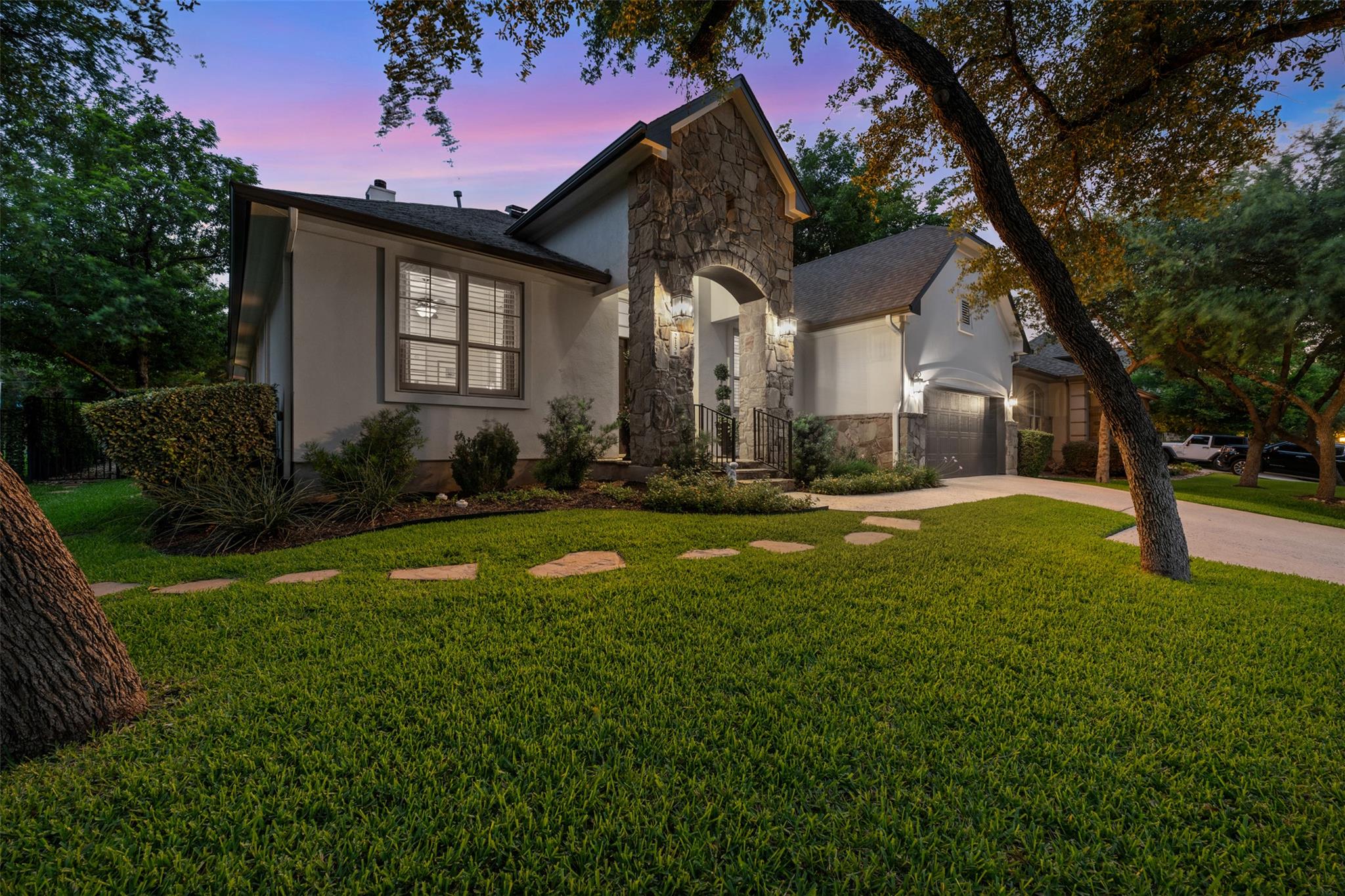 215 Lake Como Dr, Lakeway, TX 78734