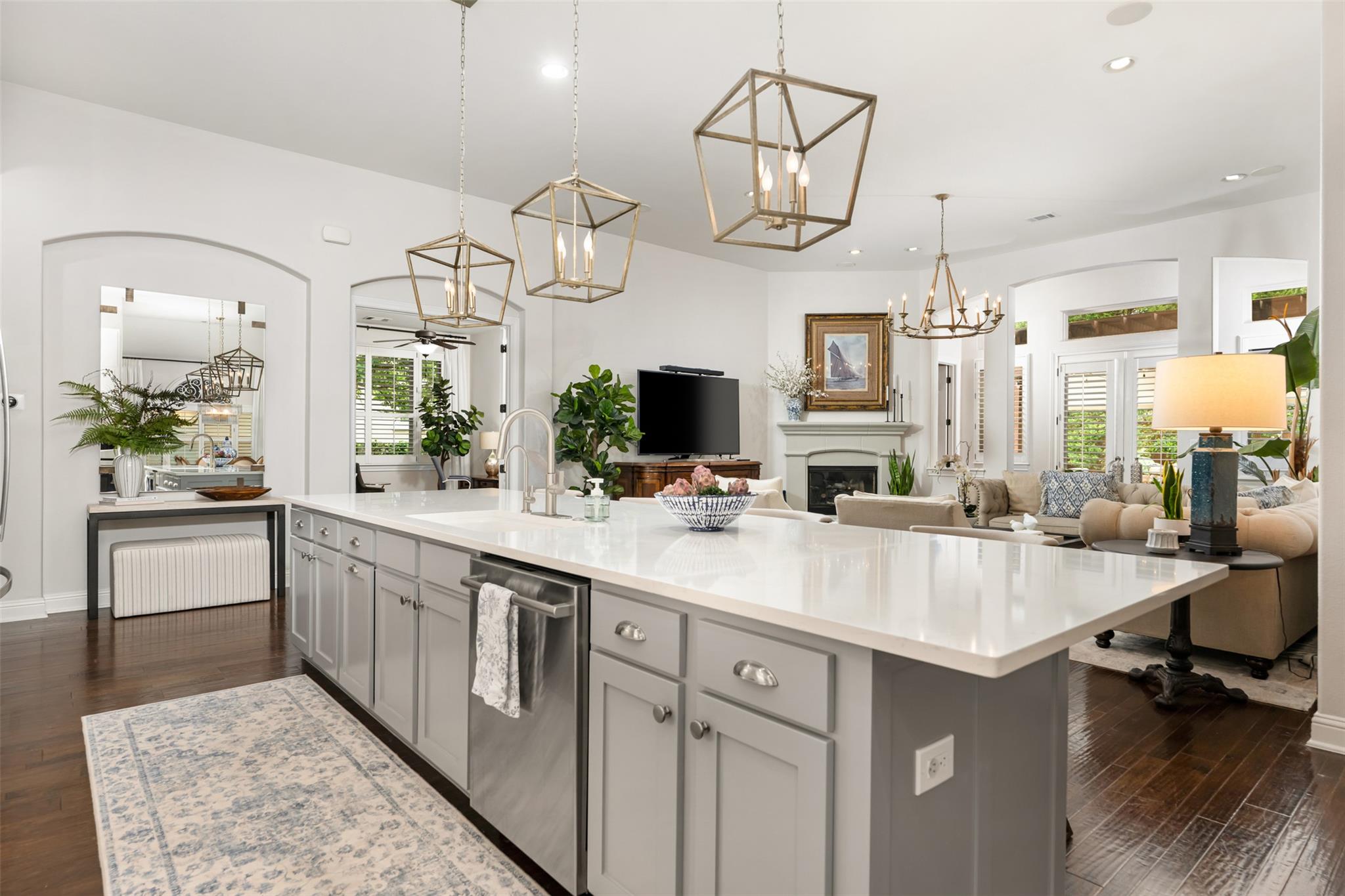 215 Lake Como Dr, Lakeway, TX 78734