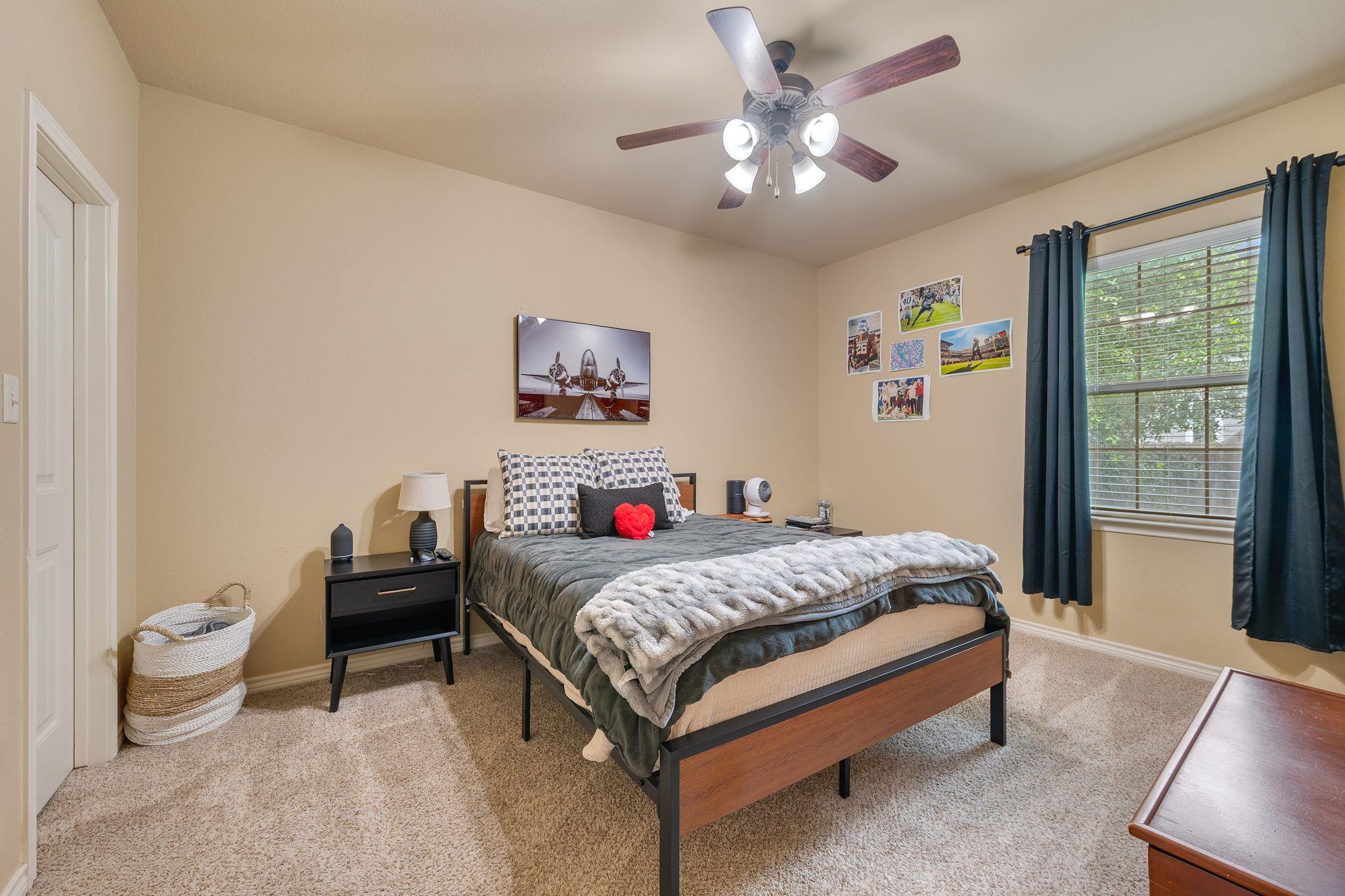 405 Momma Bear Dr, College Station, TX 77845