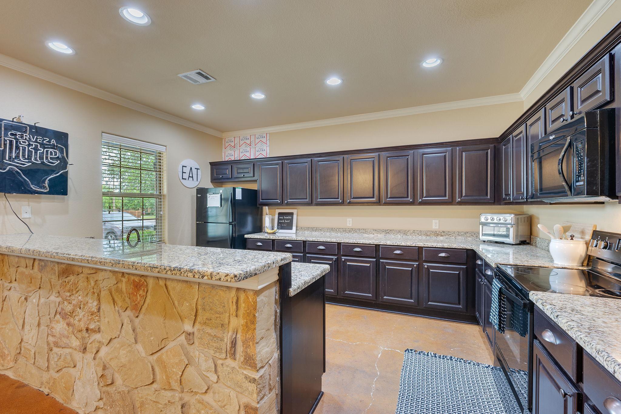 405 Momma Bear Dr, College Station, TX 77845