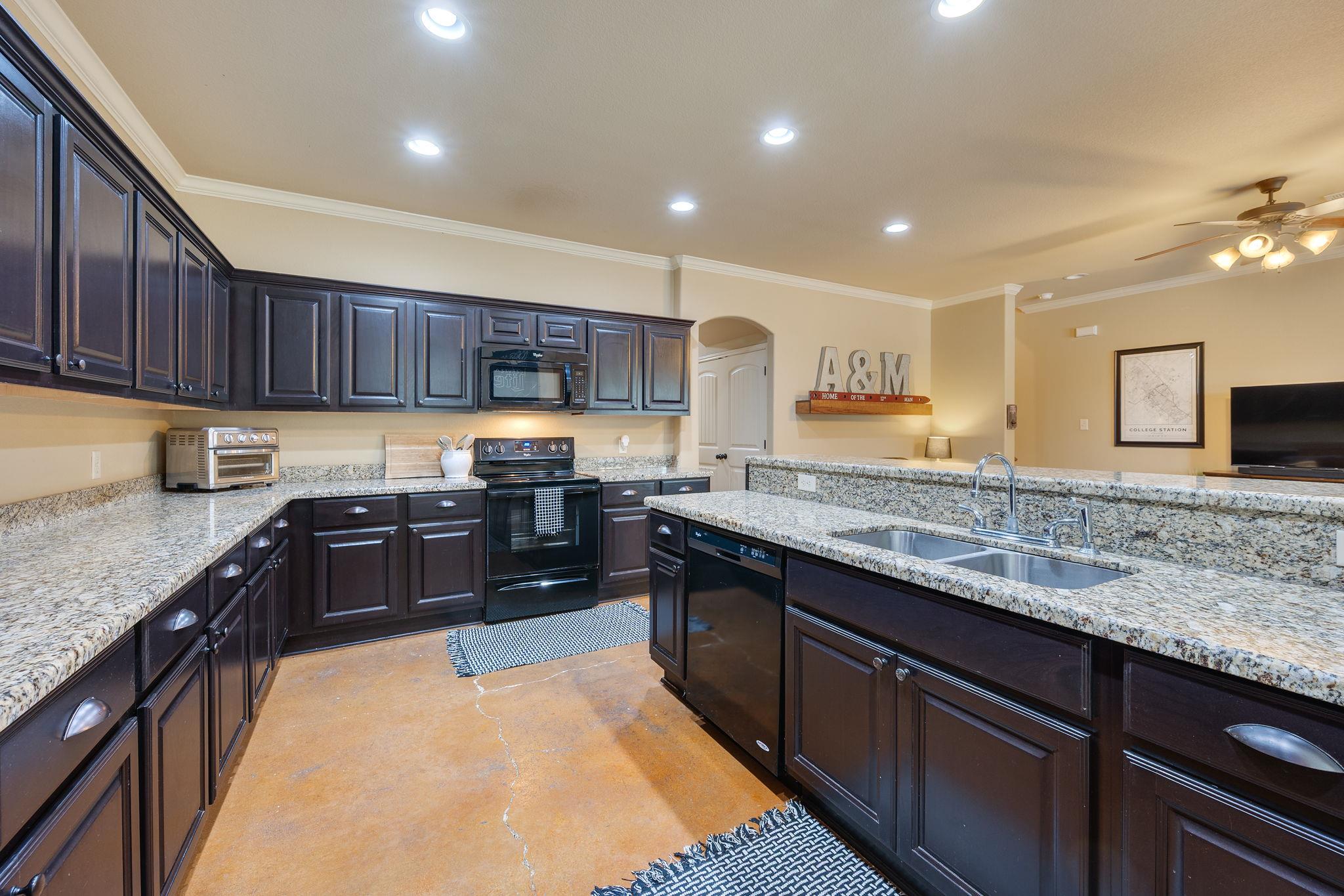 405 Momma Bear Dr, College Station, TX 77845