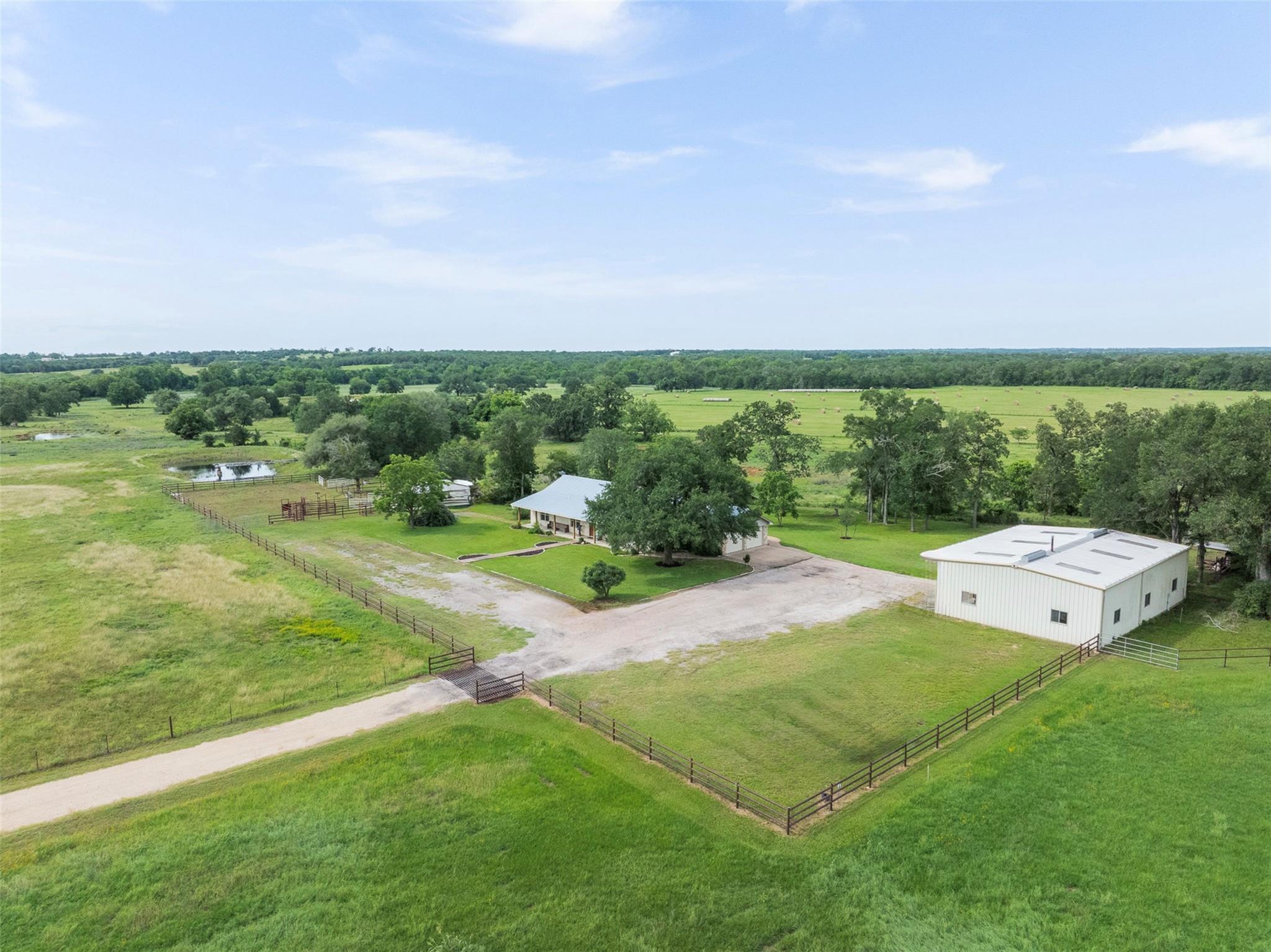 1140 Private Road 8022, Lincoln, TX 78948