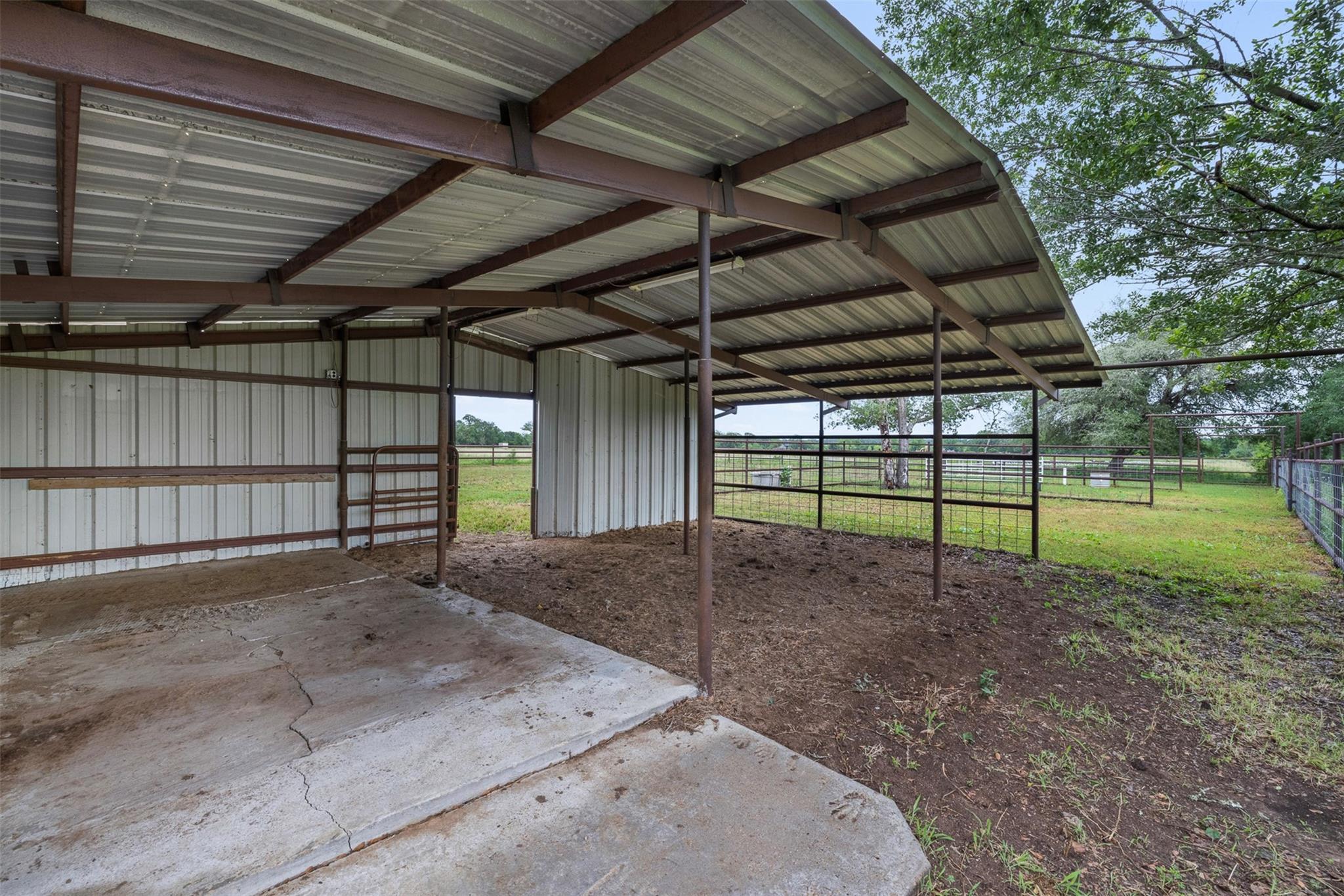 1140 Private Road 8022, Lincoln, TX 78948