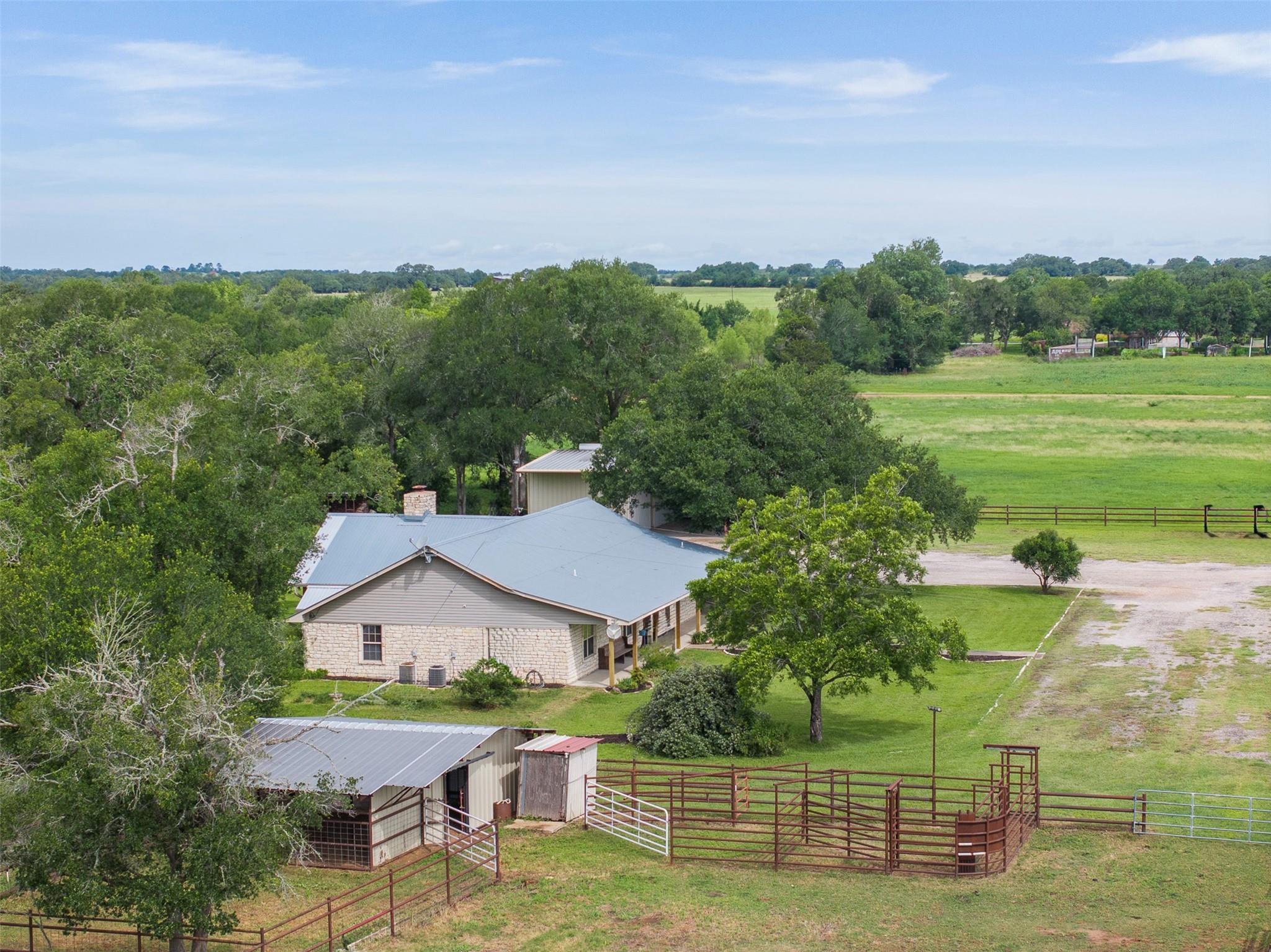 1140 Private Road 8022, Lincoln, TX 78948