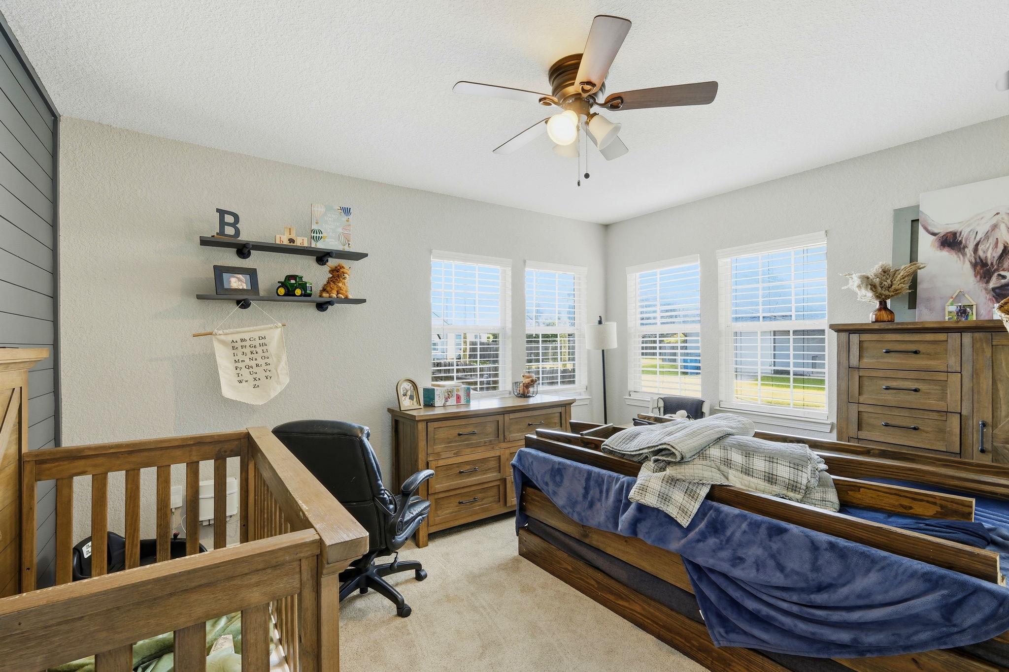 1104 W 7th St, Taylor, TX 76574